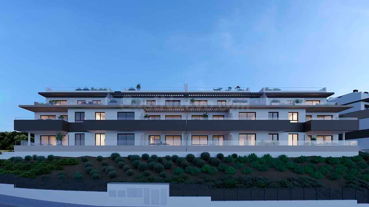 Piso de 3 dormitorios y 2 baños en Estepona. Obra Nueva - foto 2