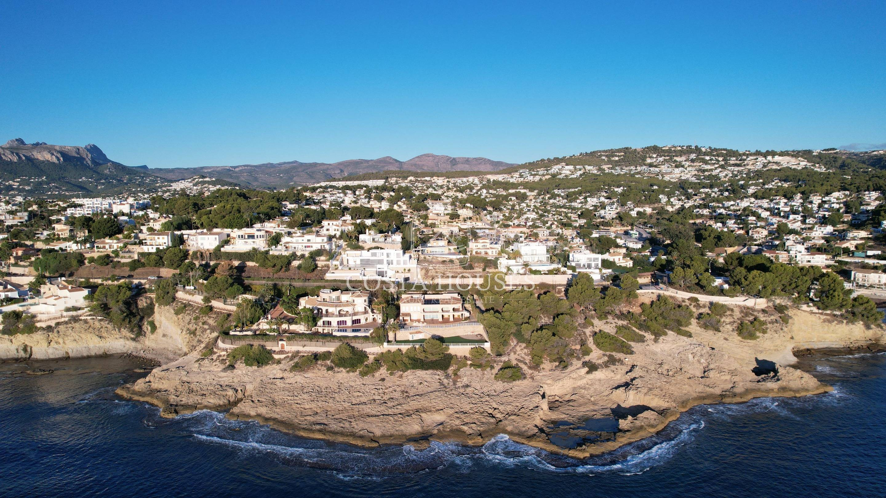 VILLA FUSTERA EN VENTA - LUJO CON VISTAS FRONTALES AL MAR EN - foto 2