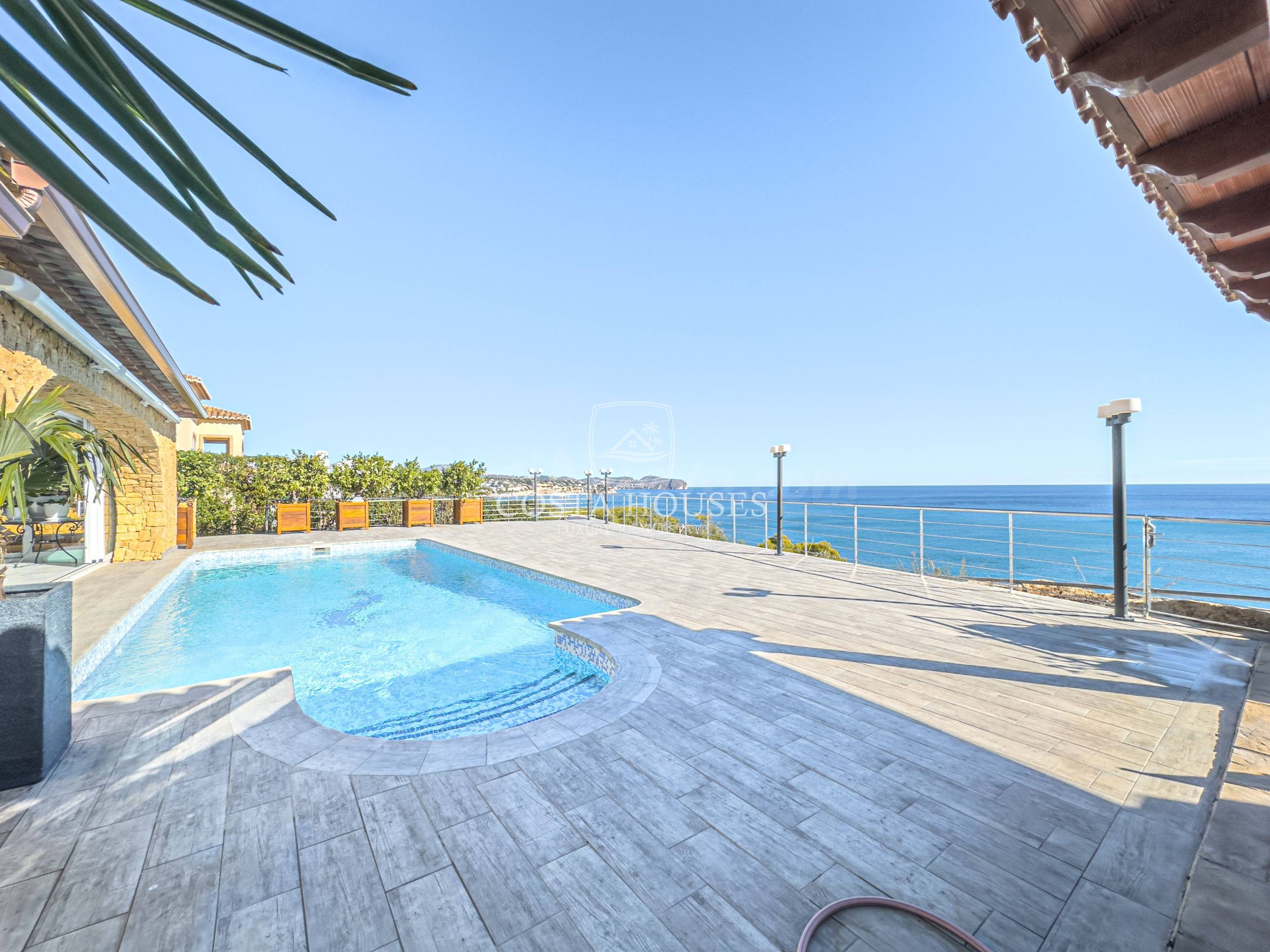 VILLA FUSTERA EN VENTA - LUJO CON VISTAS FRONTALES AL MAR EN - foto 4