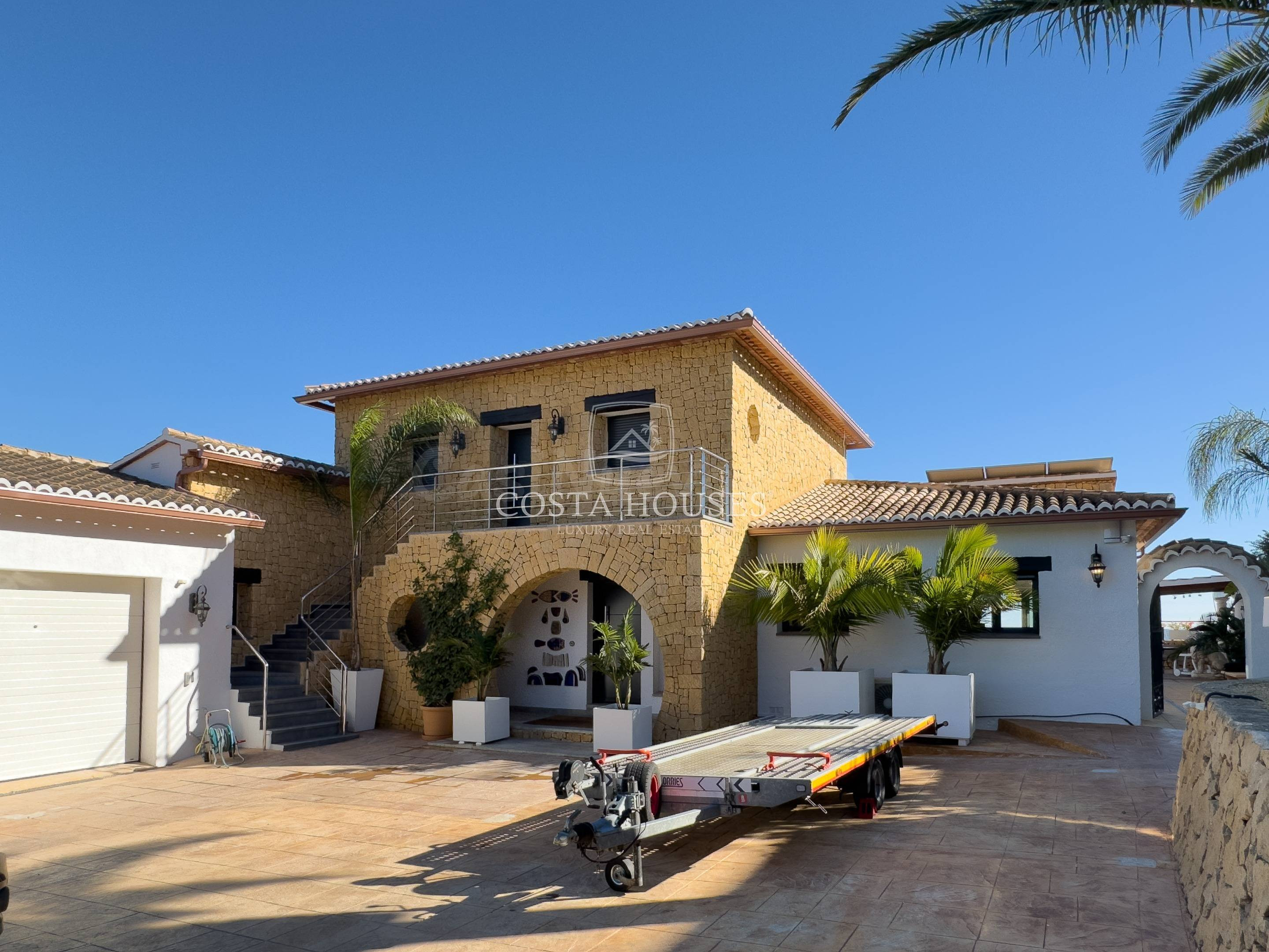 VILLA FUSTERA EN VENTA - LUJO CON VISTAS FRONTALES AL MAR EN - foto 5