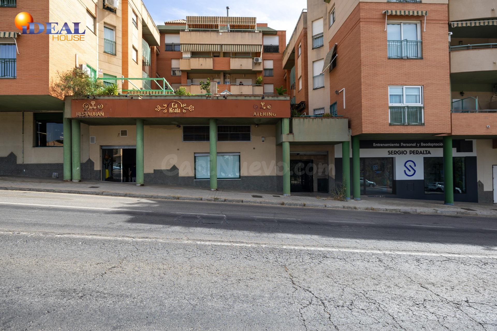 Espectacular local comercial en Nuevo Acceso a la Alhambra,  junto Hospital Vithas