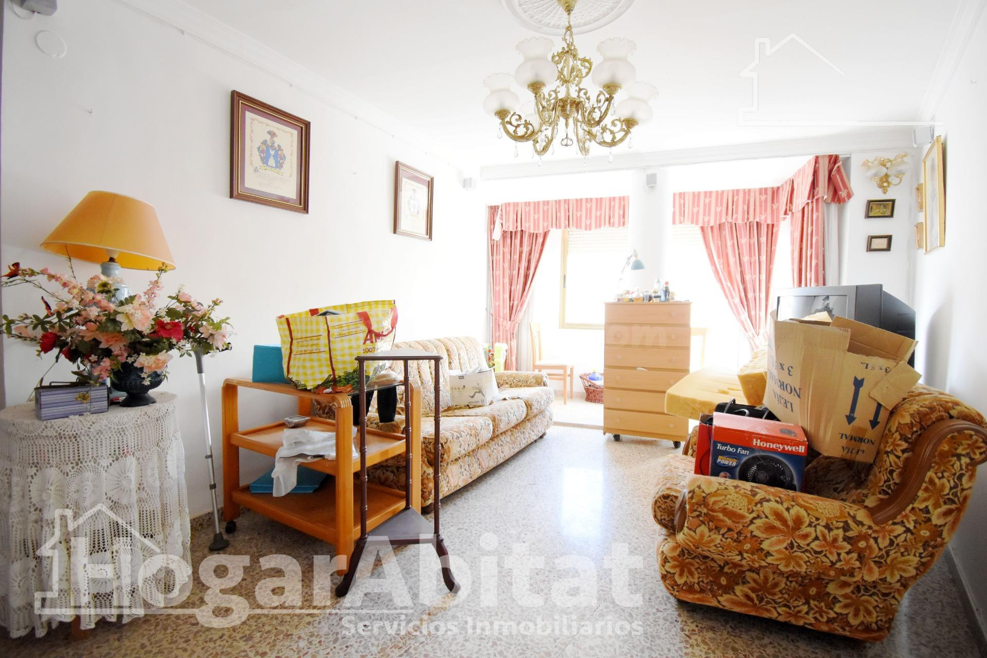¡EXCELENTE OPORTUNIDAD! GRAN CASA PARA REFORMAR CON GARAJE Y