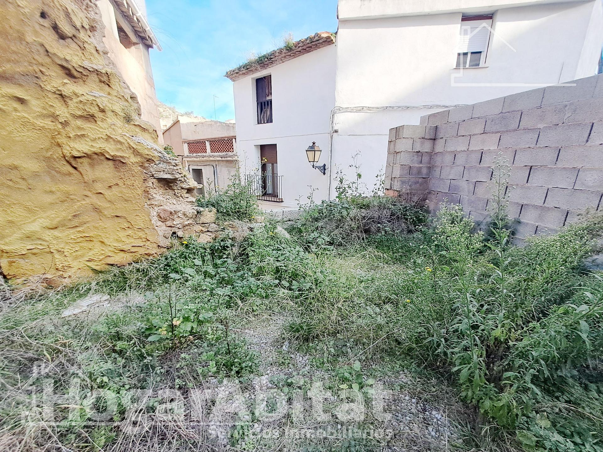 ¡OPORTUNIDAD INCREÍBLE! TERRENO URBANO ESQUINERO Y AMPLIO - foto 2