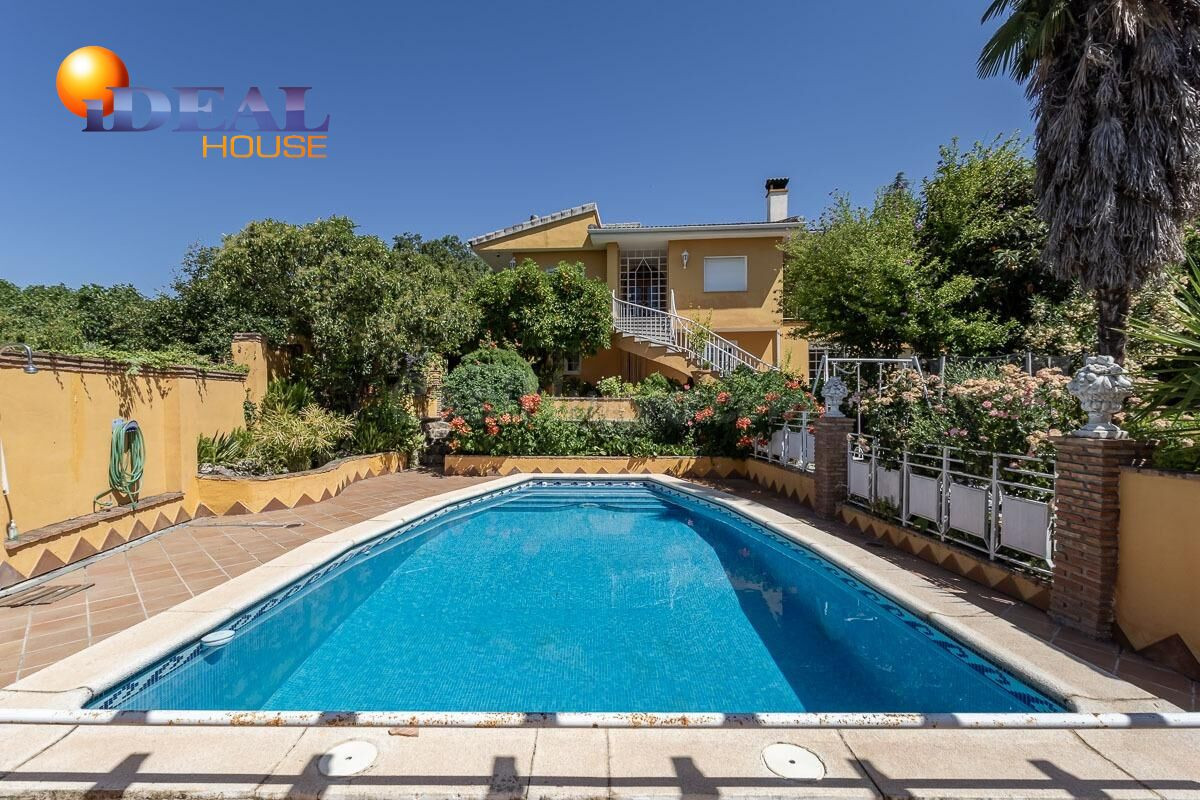 CASA INDEPENDIENTE EN ALFACAR CON PISCINA, JARDÍN, HUERTO Y VISTAS ESPECTACULARES