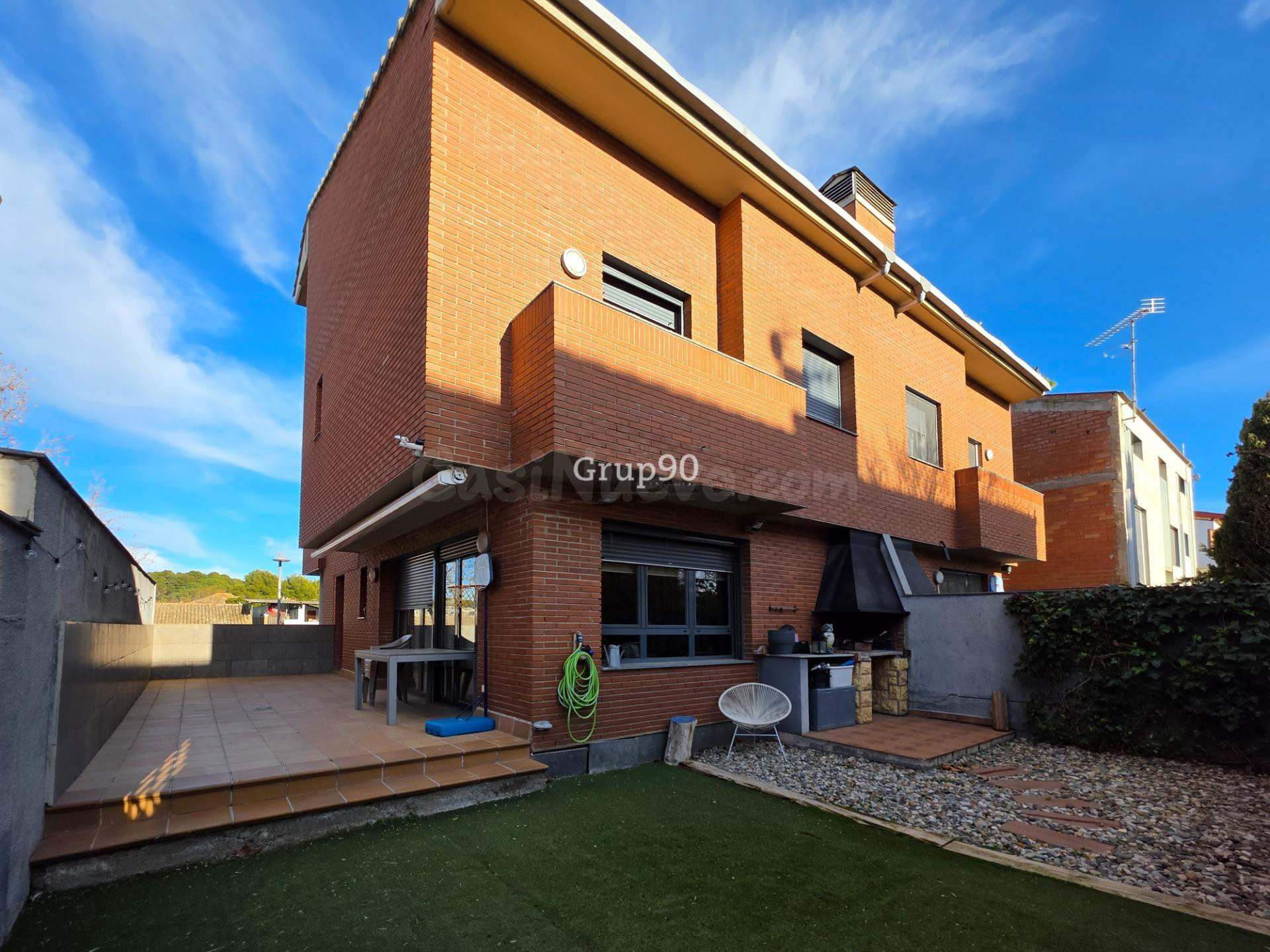 Espectacular Casa Pareada de 280 m2: Espacio, Diseño y Efici - foto 2