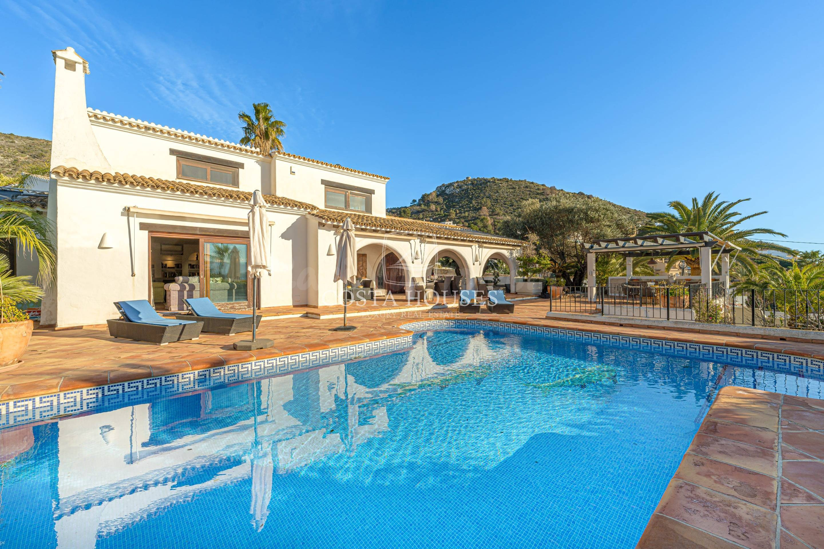 VILLA IBIZA STYLE - UN REFUGIO MEDITERRÁNEO A SOLO 90 METROS - foto 2