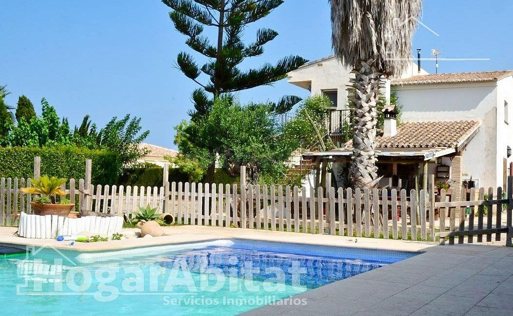¡ESPECTACULAR! CHALET SEMINUEVO CON PISCINA PRIVADA, GARAJE  - foto 2