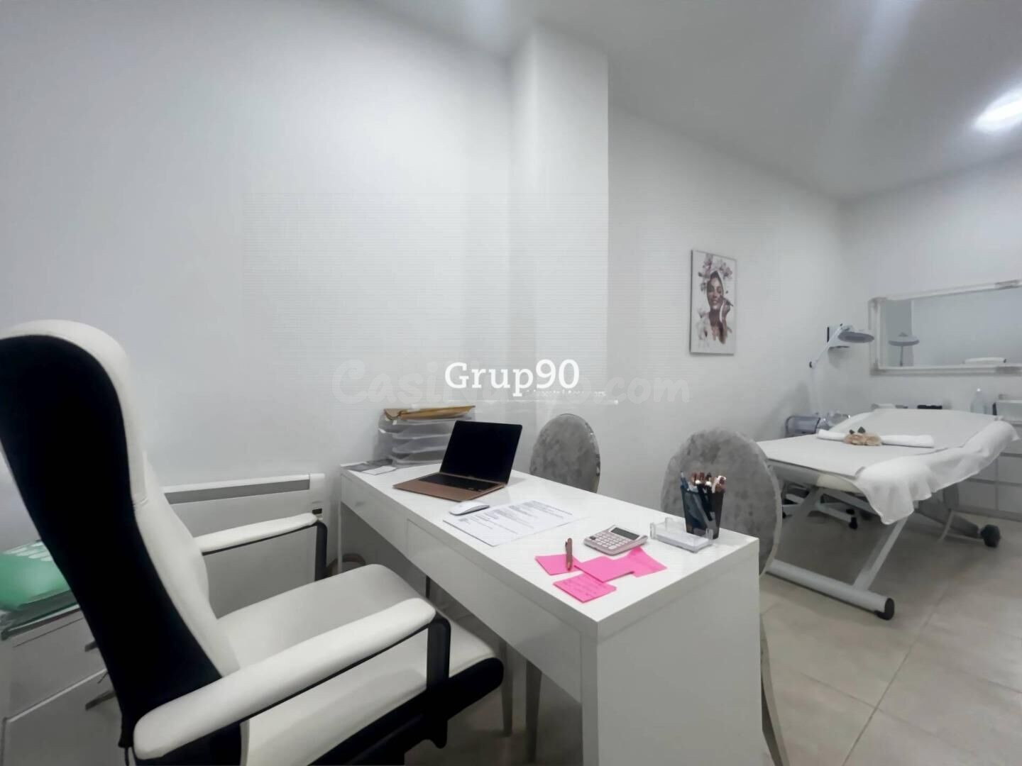 Se traspasa centro de estética en Lleida, en pleno funcionam - foto 2