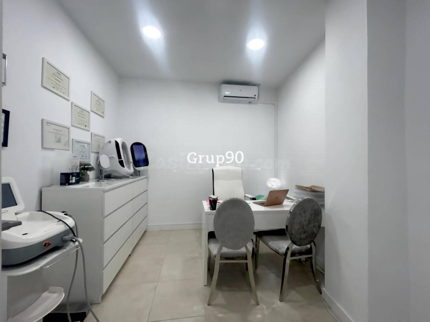 Se traspasa centro de estética en Lleida, en pleno funcionam - foto 3