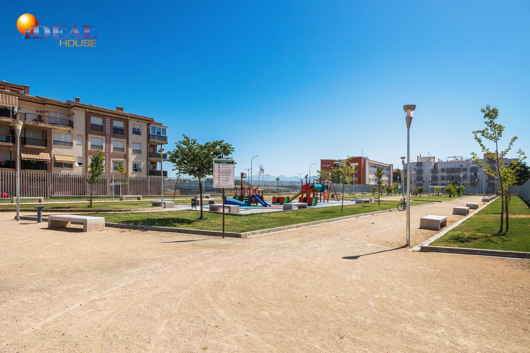estupendo solar para construir en el mismo centro de Santa F - foto 3