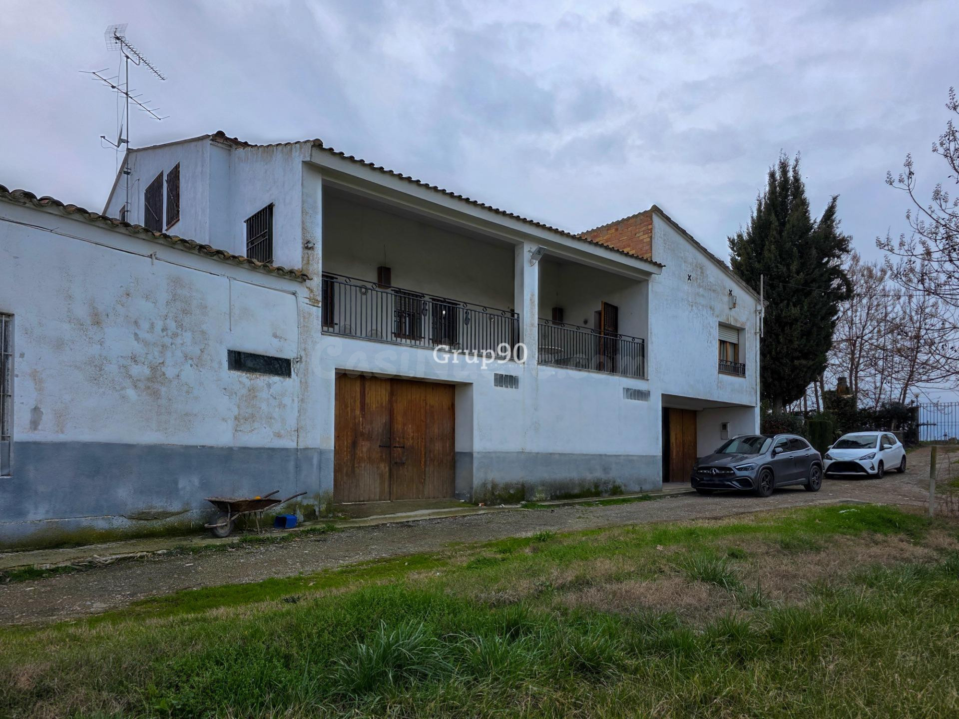 ¡Oportunidad Única! Casa con 3 Almacenes y 7.000 m2 de Terre