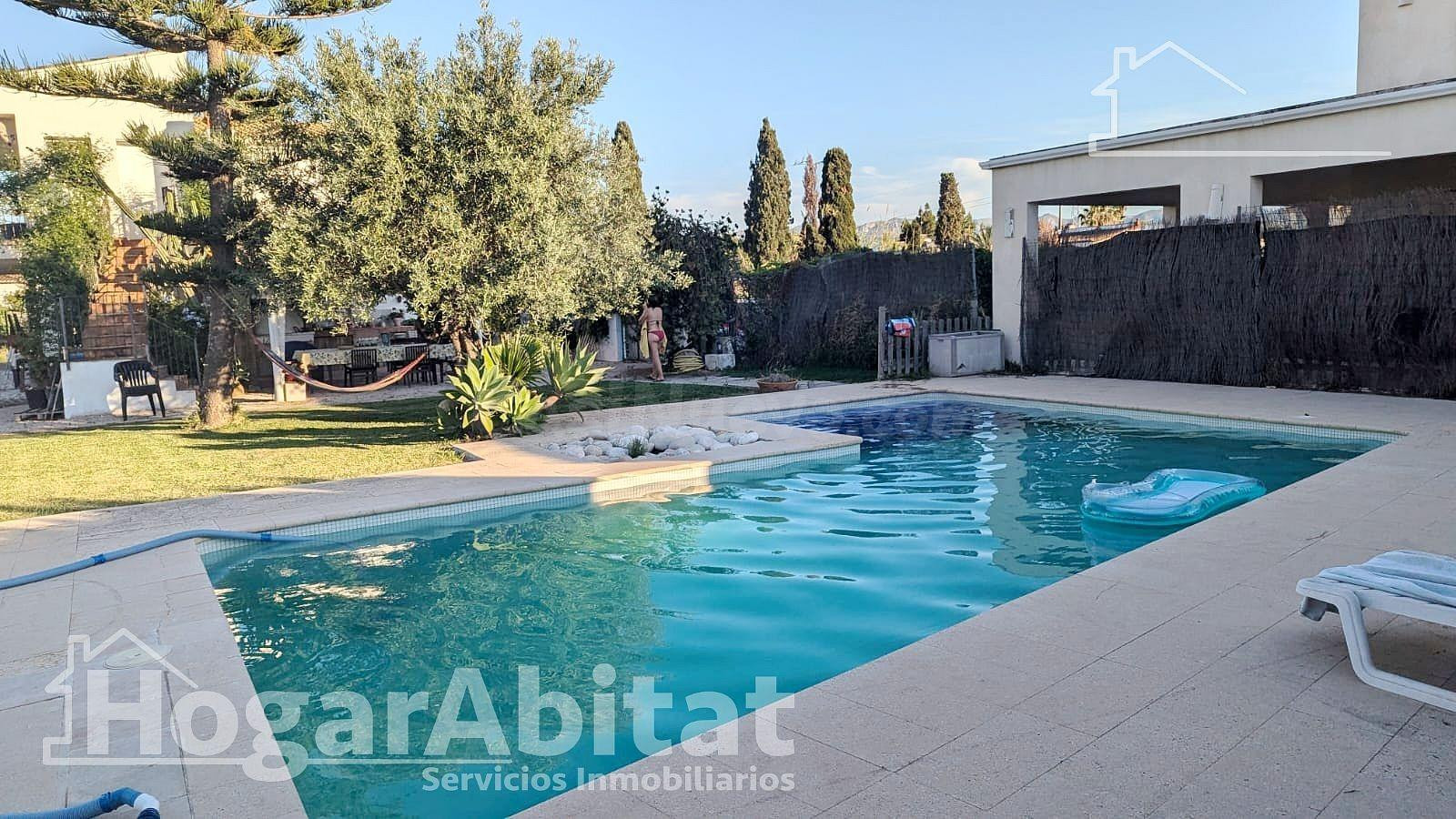 ¡ESPECTACULAR! CHALET SEMINUEVO CON PISCINA PRIVADA, GARAJE 
