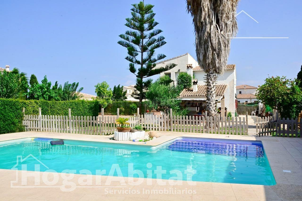 ¡ESPECTACULAR! CHALET SEMINUEVO CON PISCINA PRIVADA, GARAJE  - foto 2