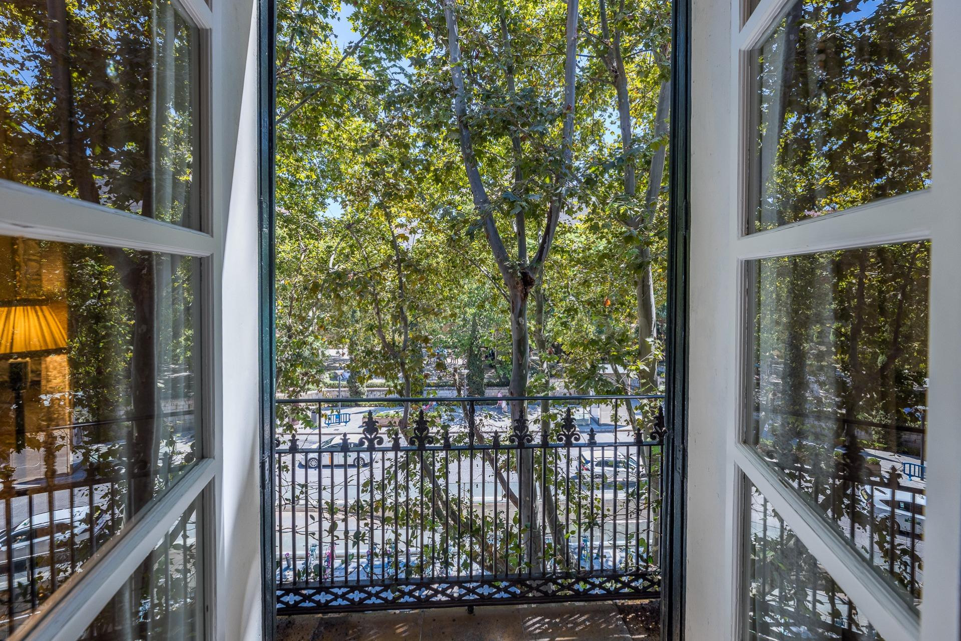 Vivienda con carácter totalmente reformada en una ubicación emblemática. - foto 2