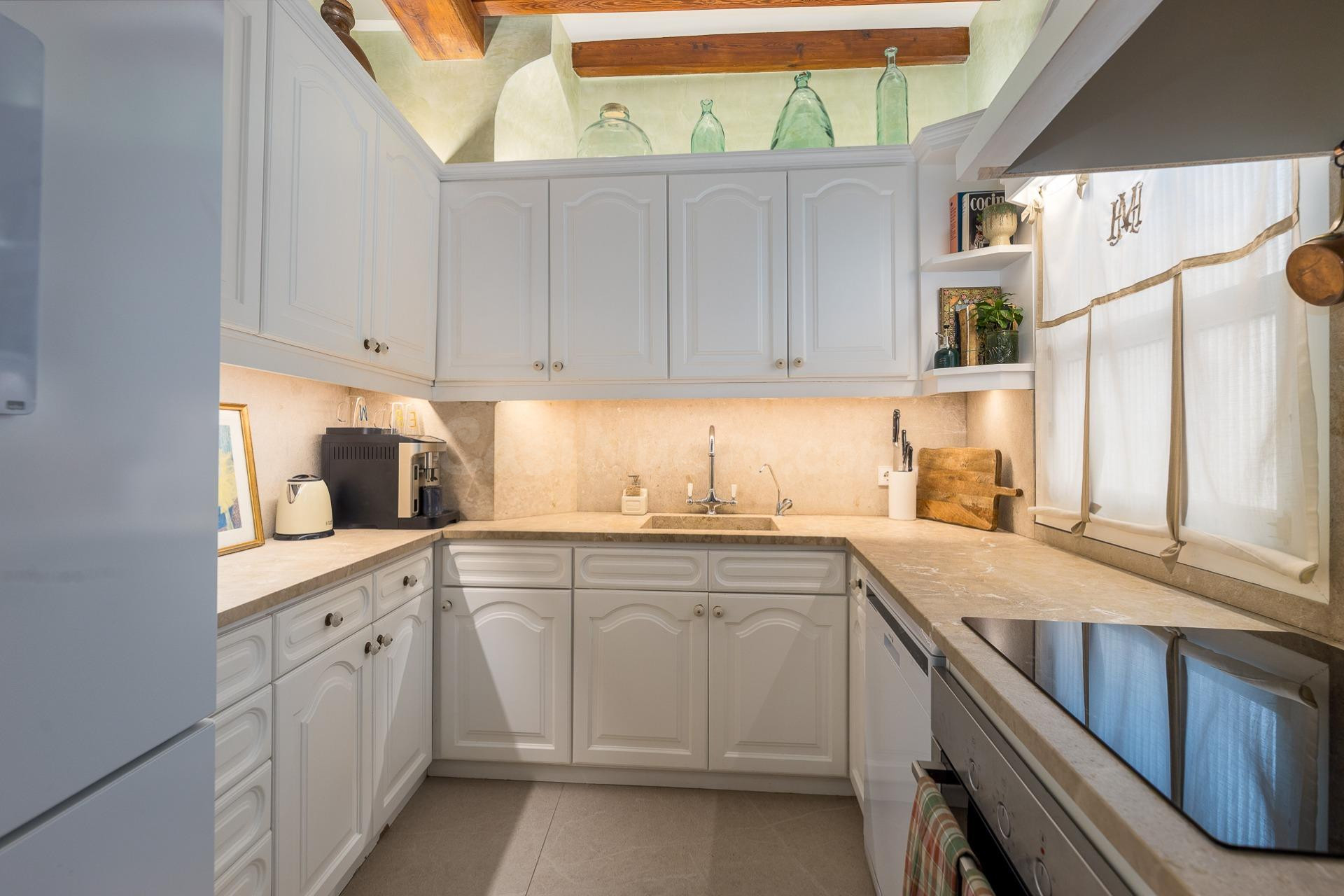 Vivienda con carácter totalmente reformada en una ubicación emblemática. - foto 4