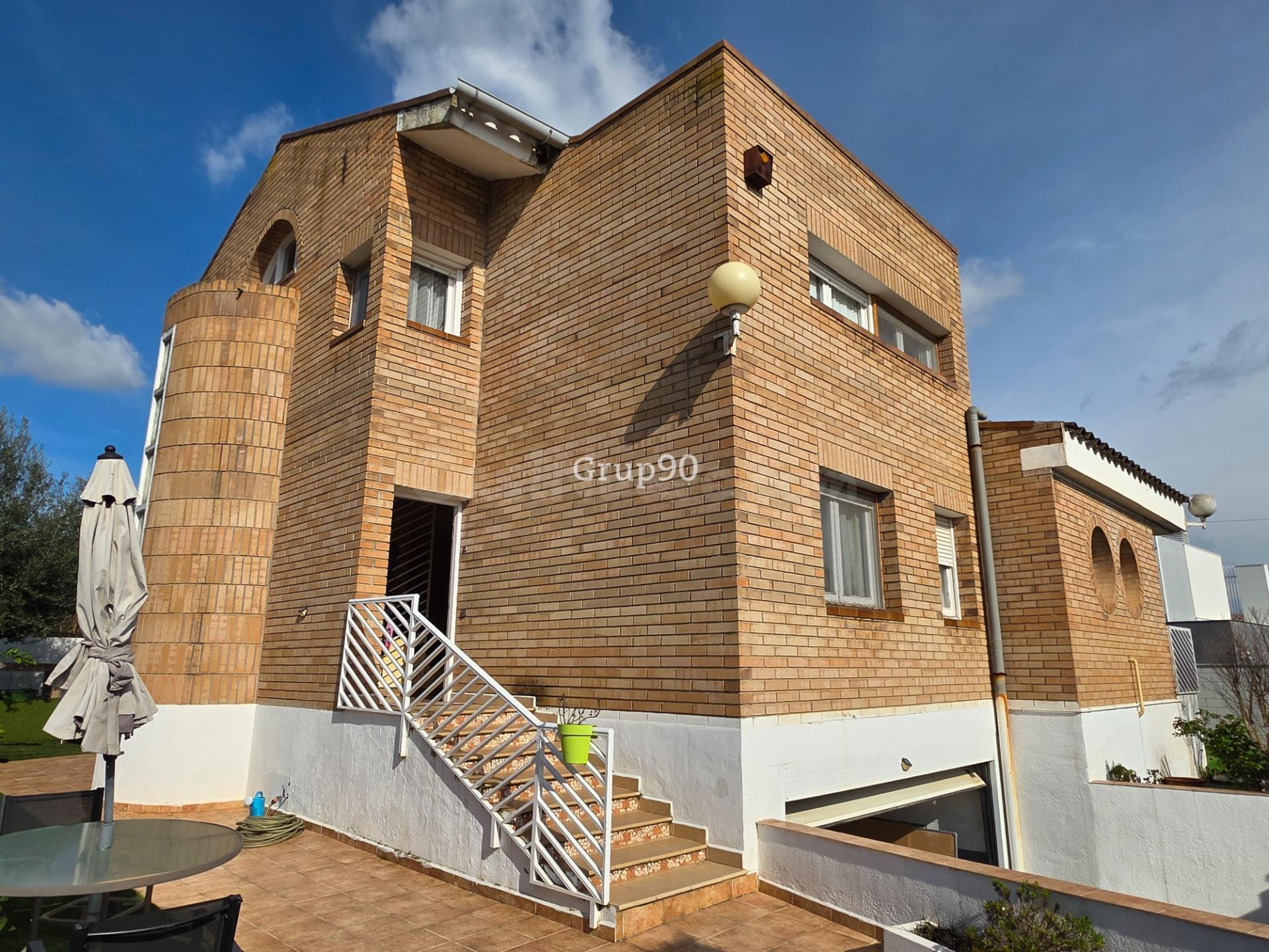 Chalet Independiente en Alpicat: Espacio, Privacidad y Zona  - foto 2