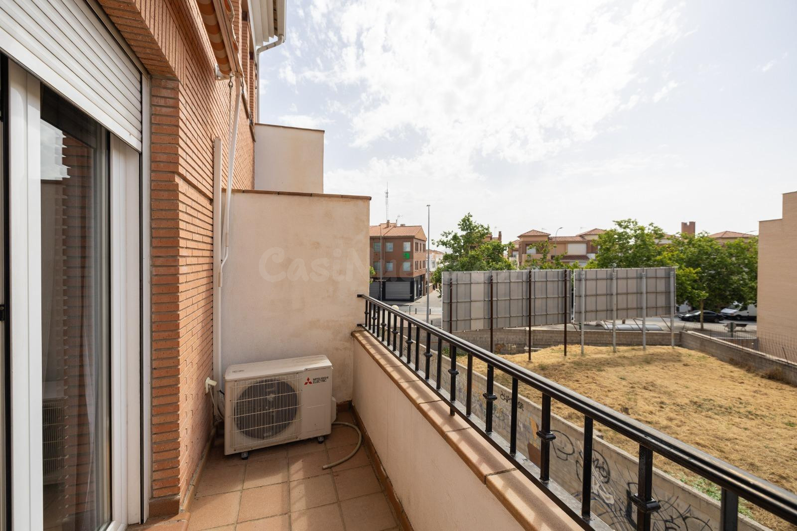 ESPECTACULAR VIVIENDA ADOSADA DE 4 DORMITORIOS CON SÓTANO, T - foto 4