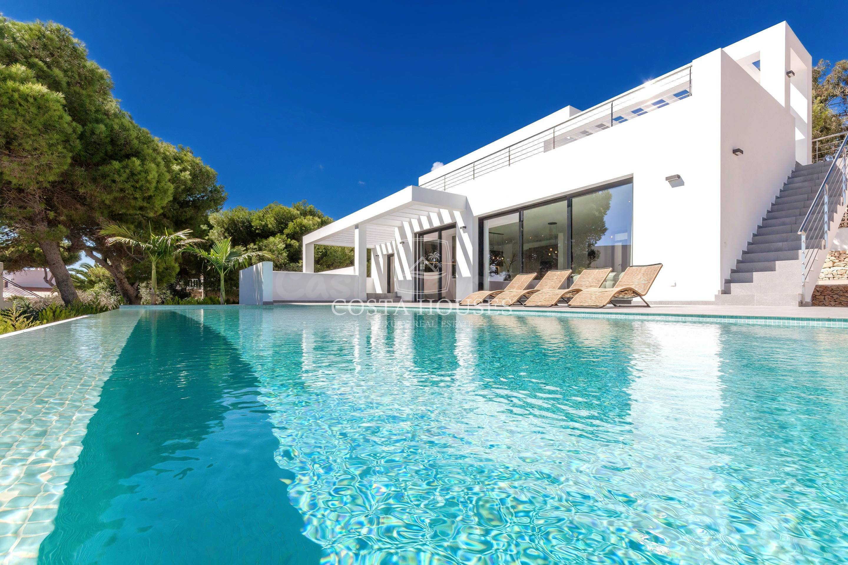 VILLA CALMA - MODERNIDAD Y LUJO CON VISTAS AL MAR EN JÁVEA - - foto 2