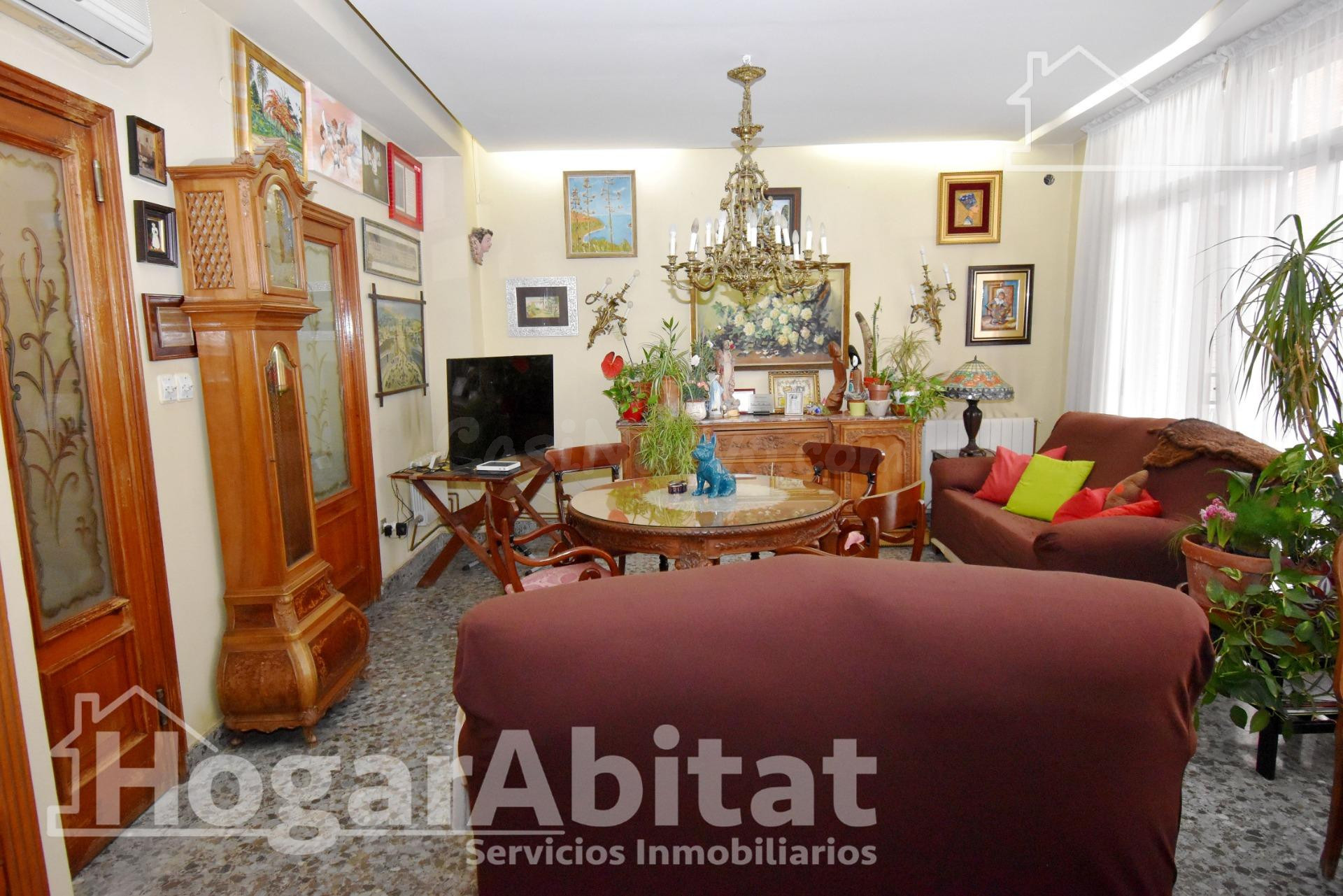 CASA SEMIREFORMADA CON GARAJE Y DOS TERRAZAS, EN EL CENTRO - foto 3