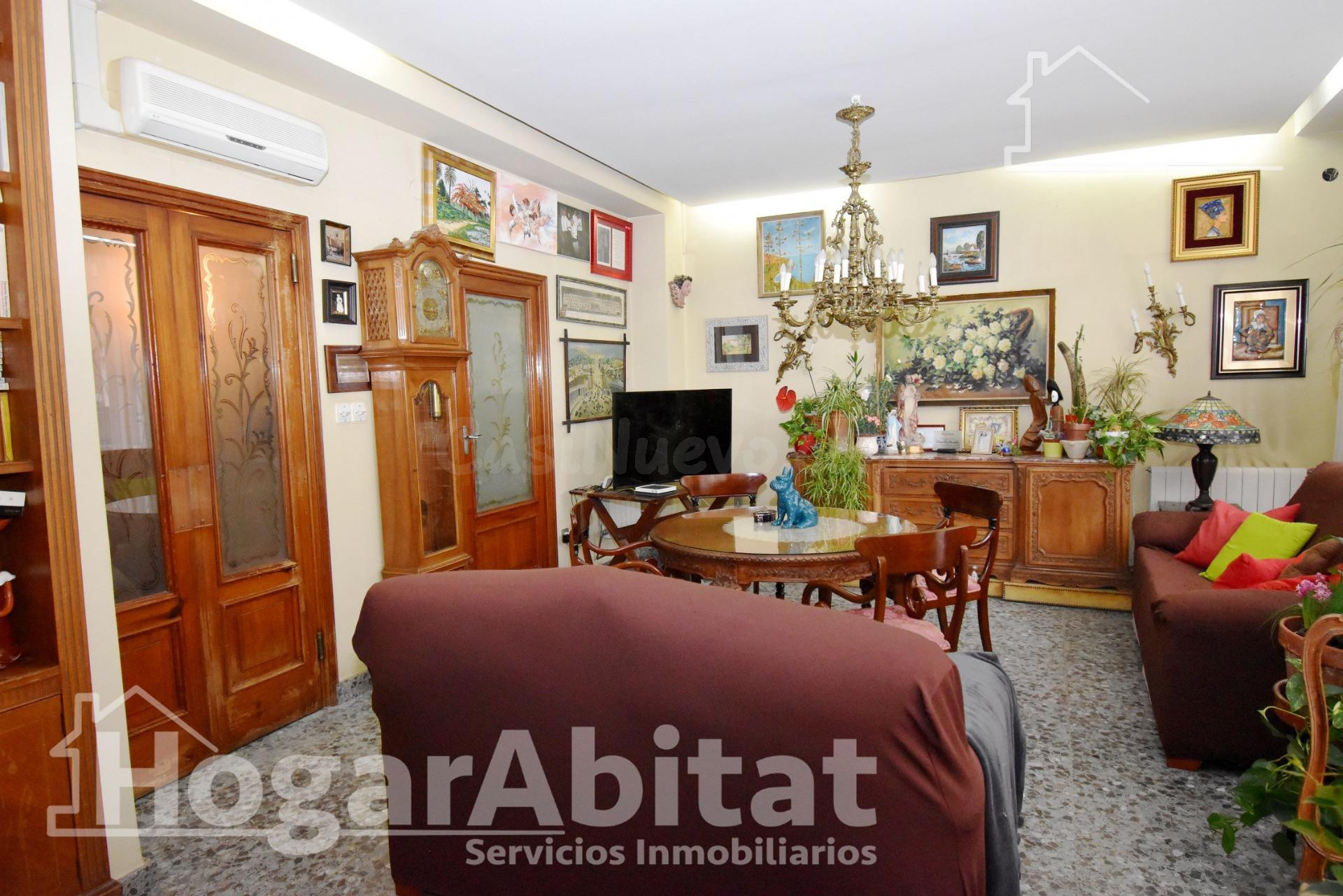 CASA SEMIREFORMADA CON GARAJE Y DOS TERRAZAS, EN EL CENTRO - foto 4