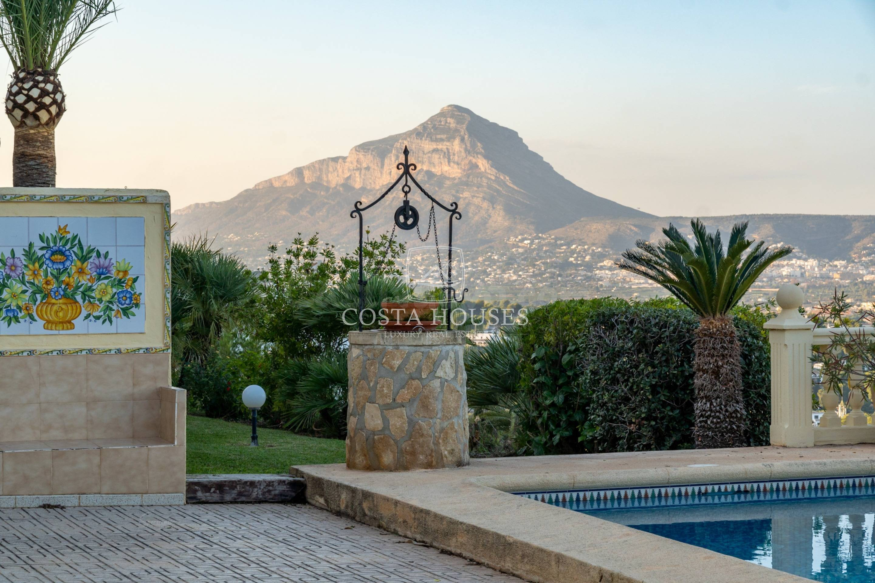 VENTA CHALET MEDITERRANEO CON VISTAS PANORAMICAS A LA BAHIA  - foto 2