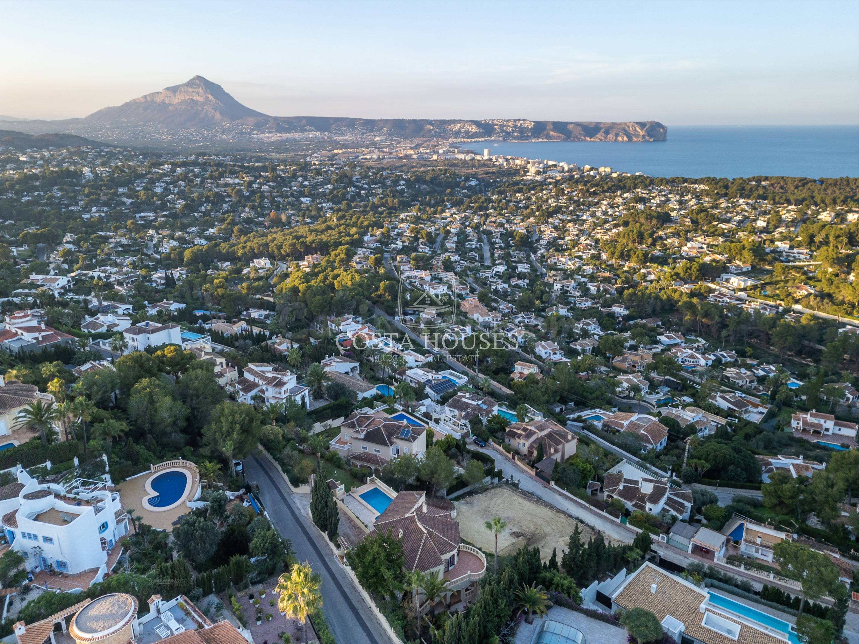VENTA CHALET MEDITERRANEO CON VISTAS PANORAMICAS A LA BAHIA  - foto 3