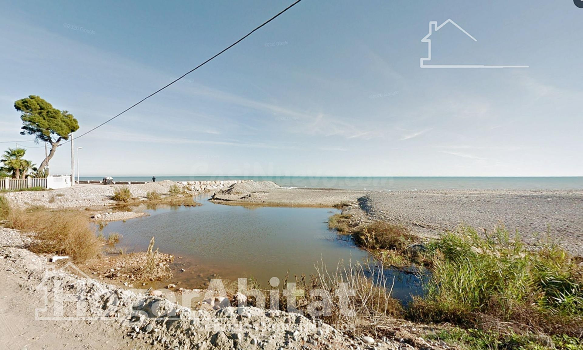 TERRENO URBANO JUNTO A LA PLAYA - foto 2
