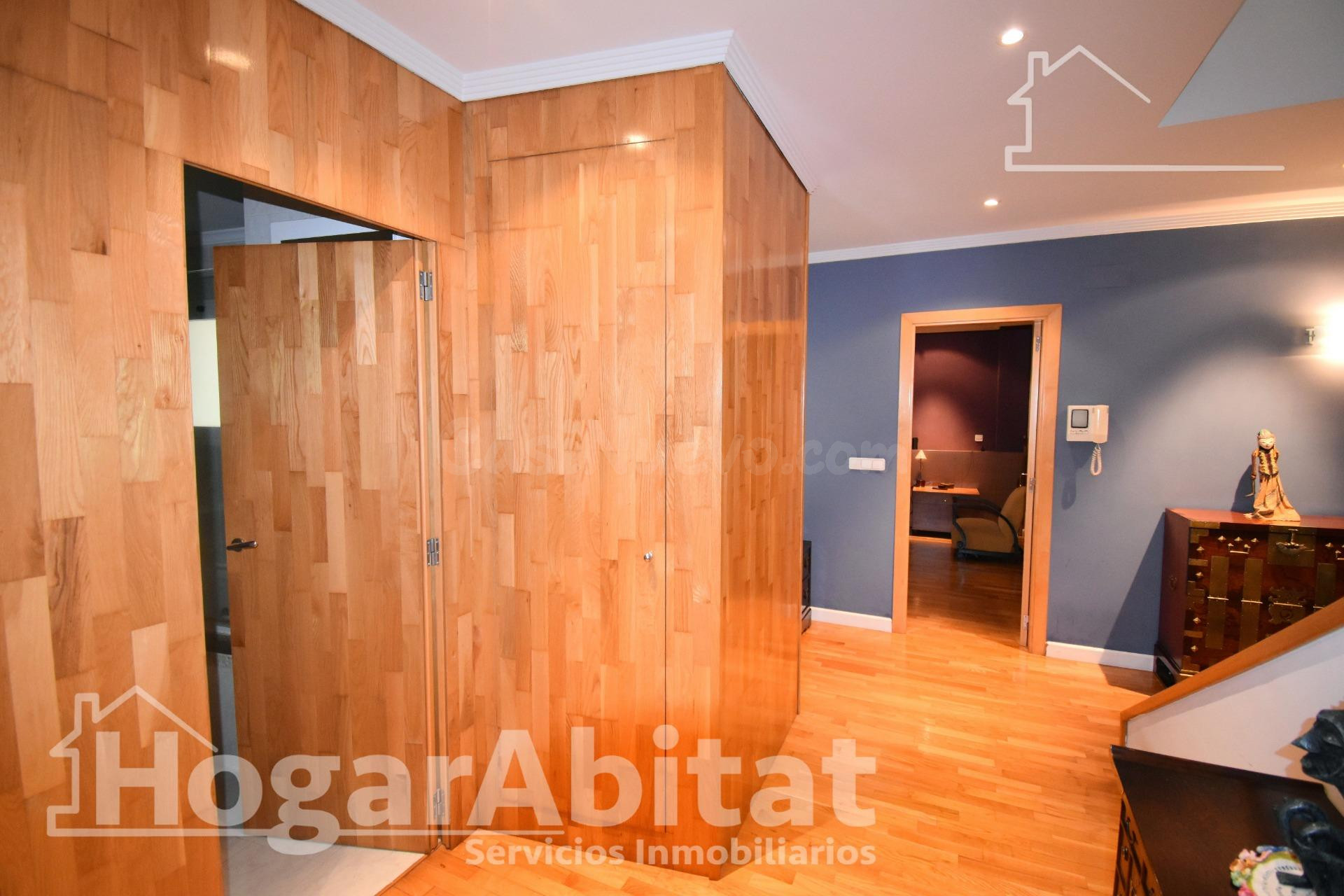 AMPLIA Y PRECIOSA CASA REFORMADA CON GARAJE Y TERRAZA