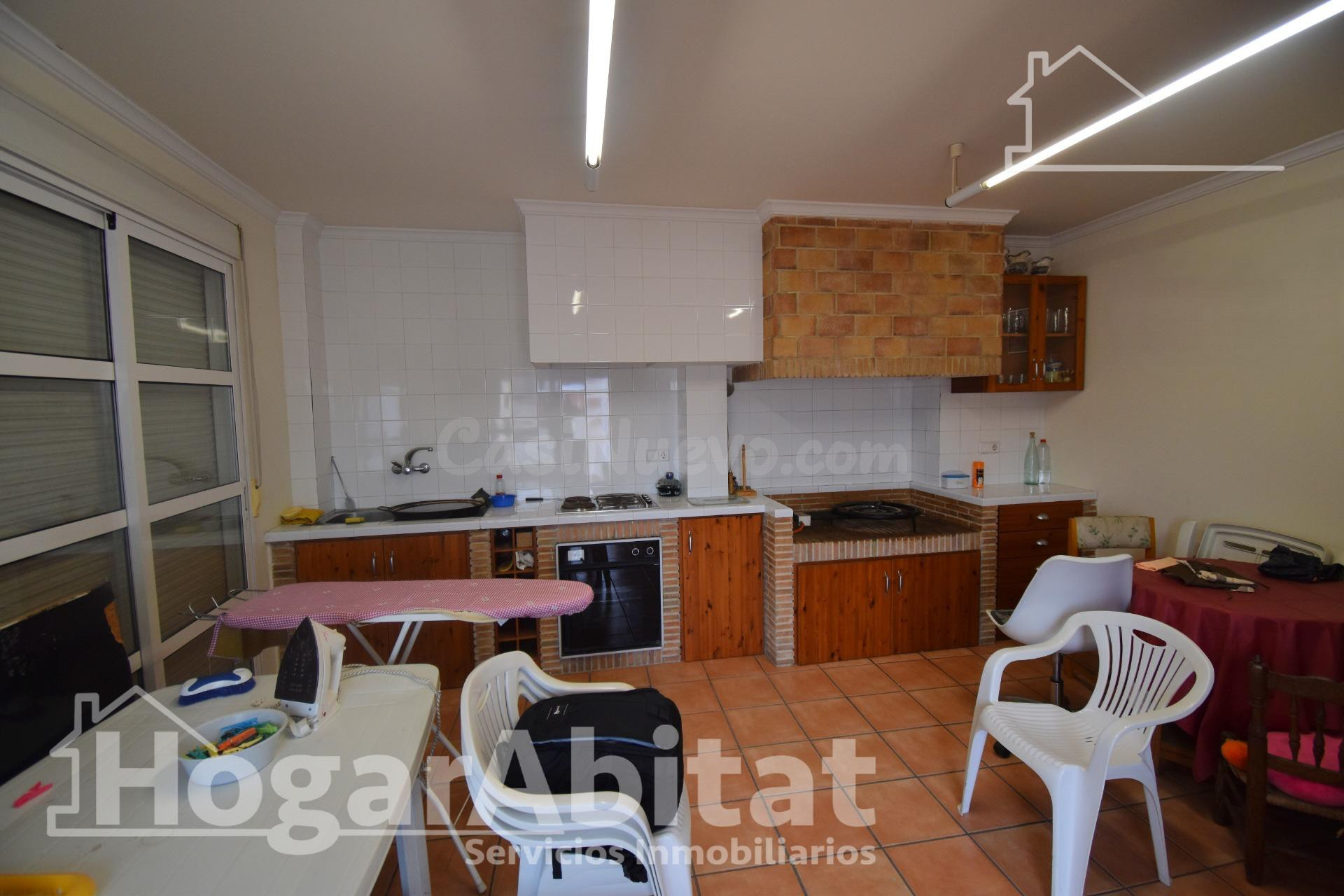 AMPLIA Y PRECIOSA CASA REFORMADA CON GARAJE Y TERRAZA - foto 5