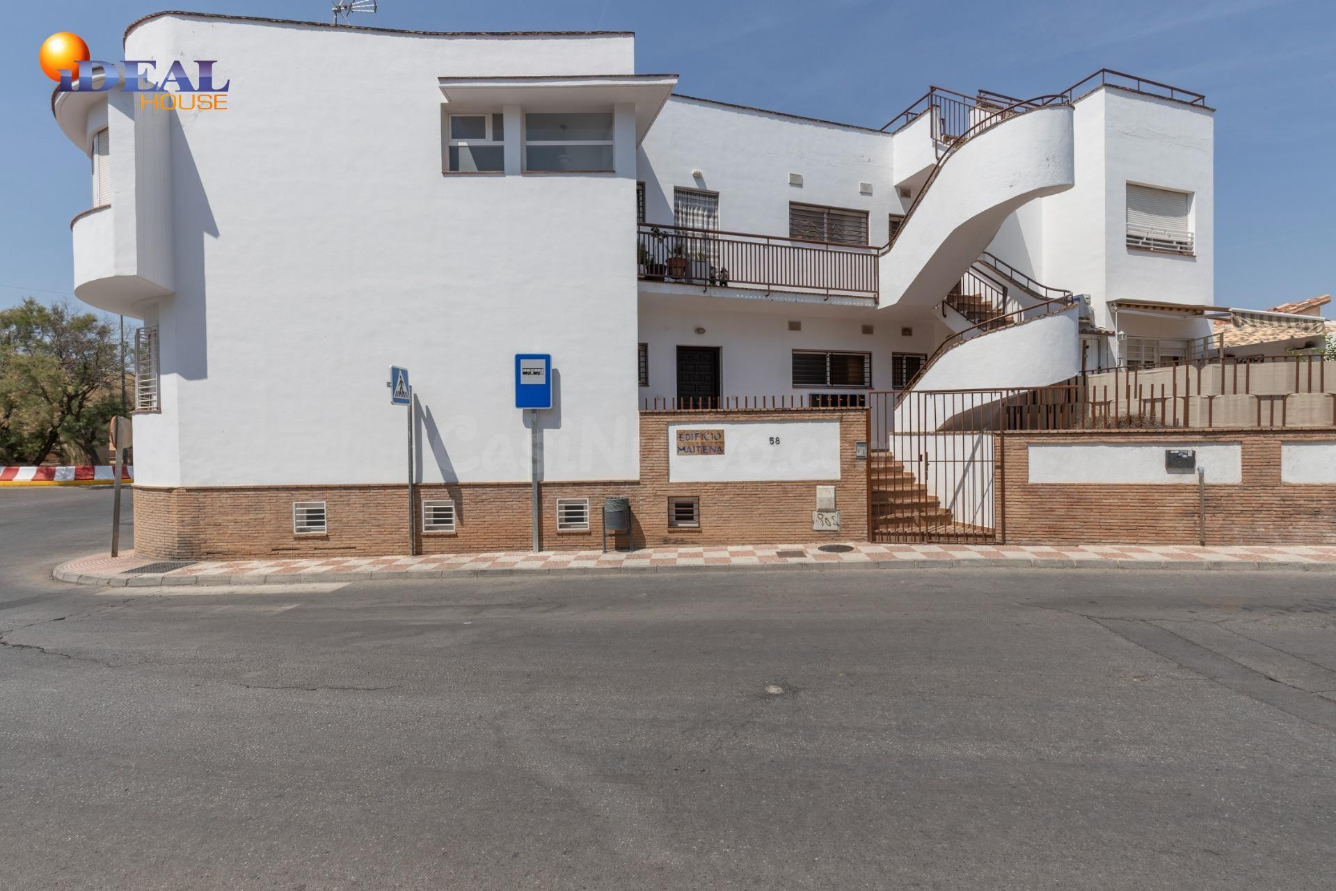 FANTÁSTICO TRÍPLEX EN CÁJAR: UNA VIVIENDA LLEVA DE AMPLITUD 