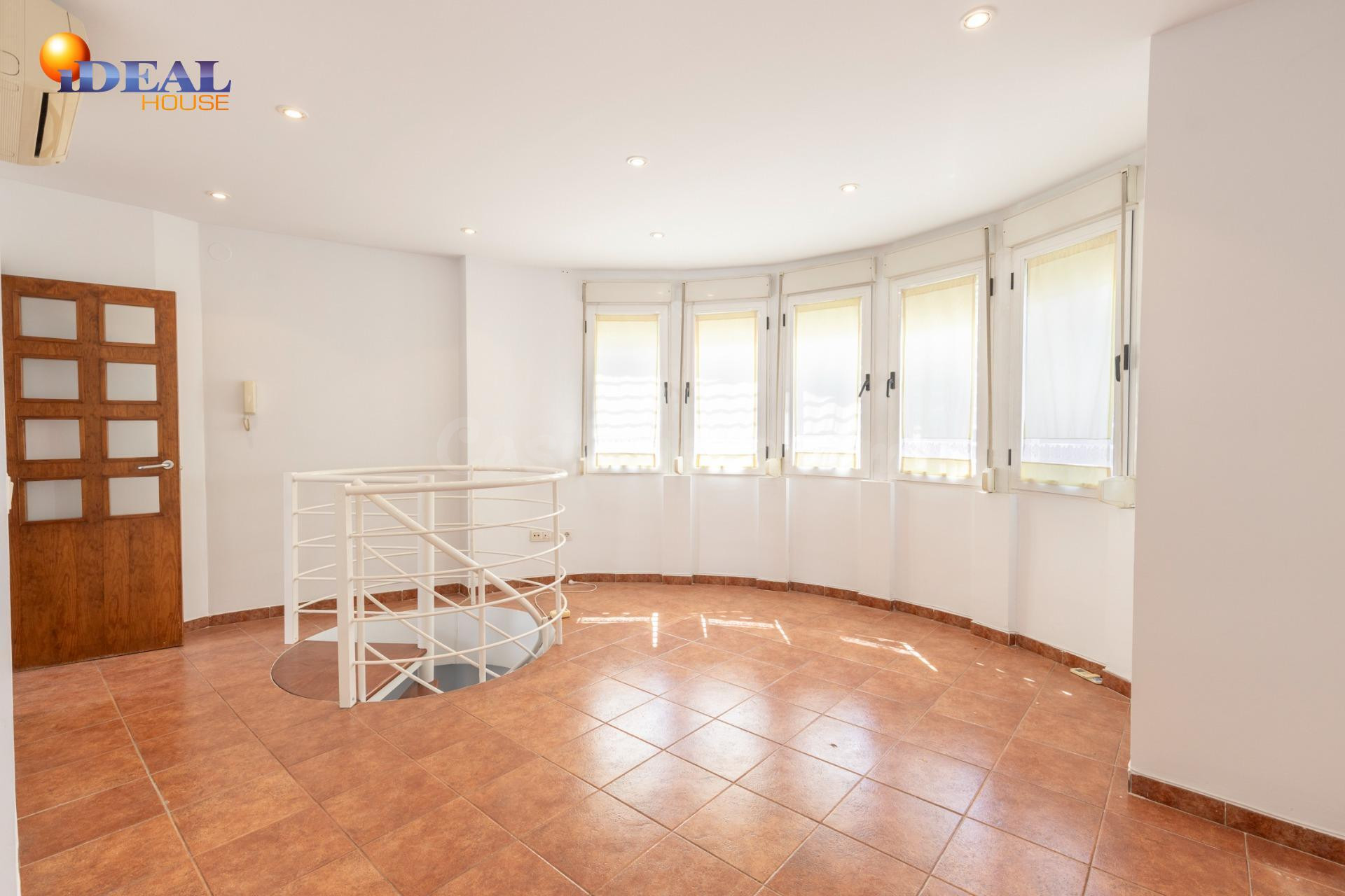 FANTÁSTICO TRÍPLEX EN CÁJAR: UNA VIVIENDA LLEVA DE AMPLITUD  - foto 4