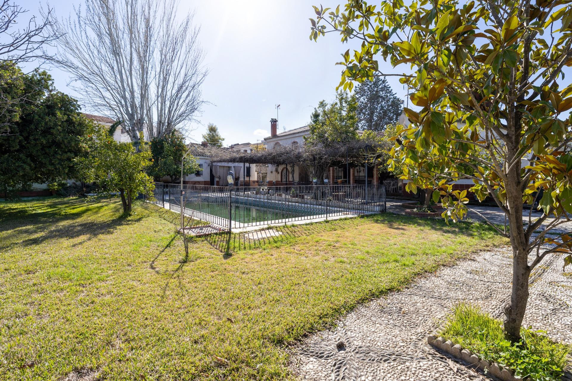 Espectacular Chalet en Ogijares - Ideal para Familias