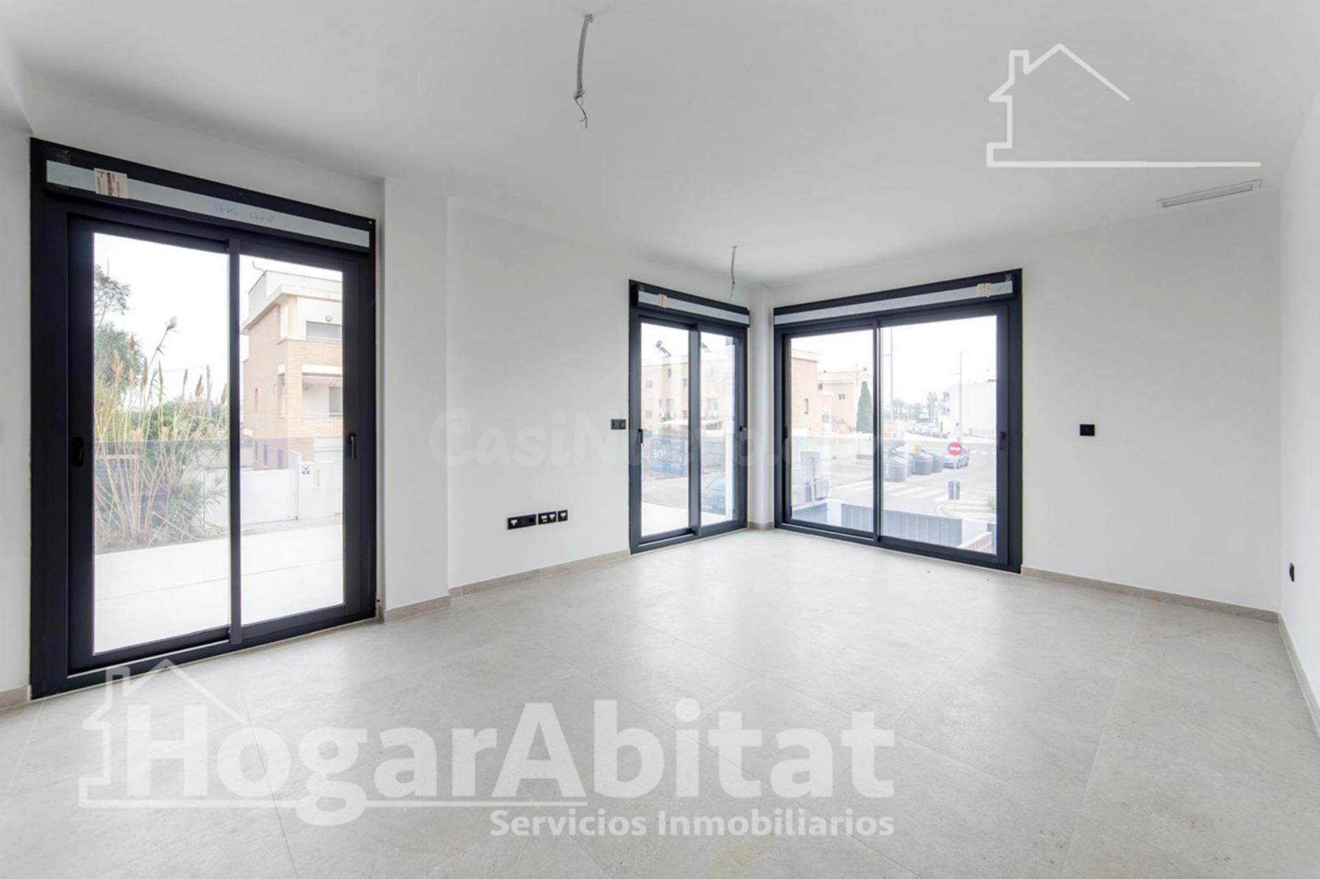 ¡TERCERA LÍNEA DE PLAYA! EXTERIOR EN RESIDENCIAL CON PISCINA - foto 2