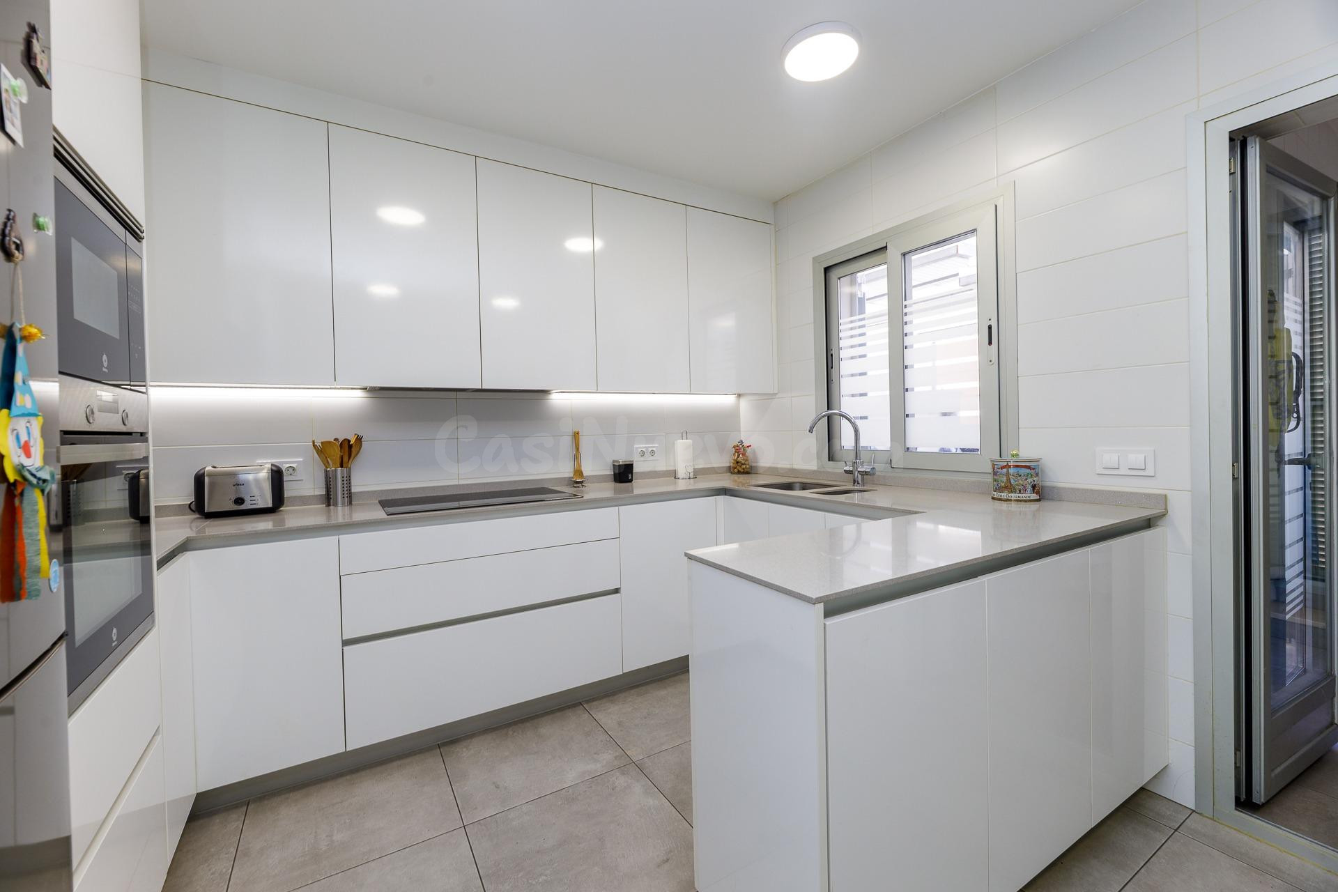 ADOSADO DE 3 habitaciones Y DIVERSAS TERRAZAS CON 2 PARKINGS