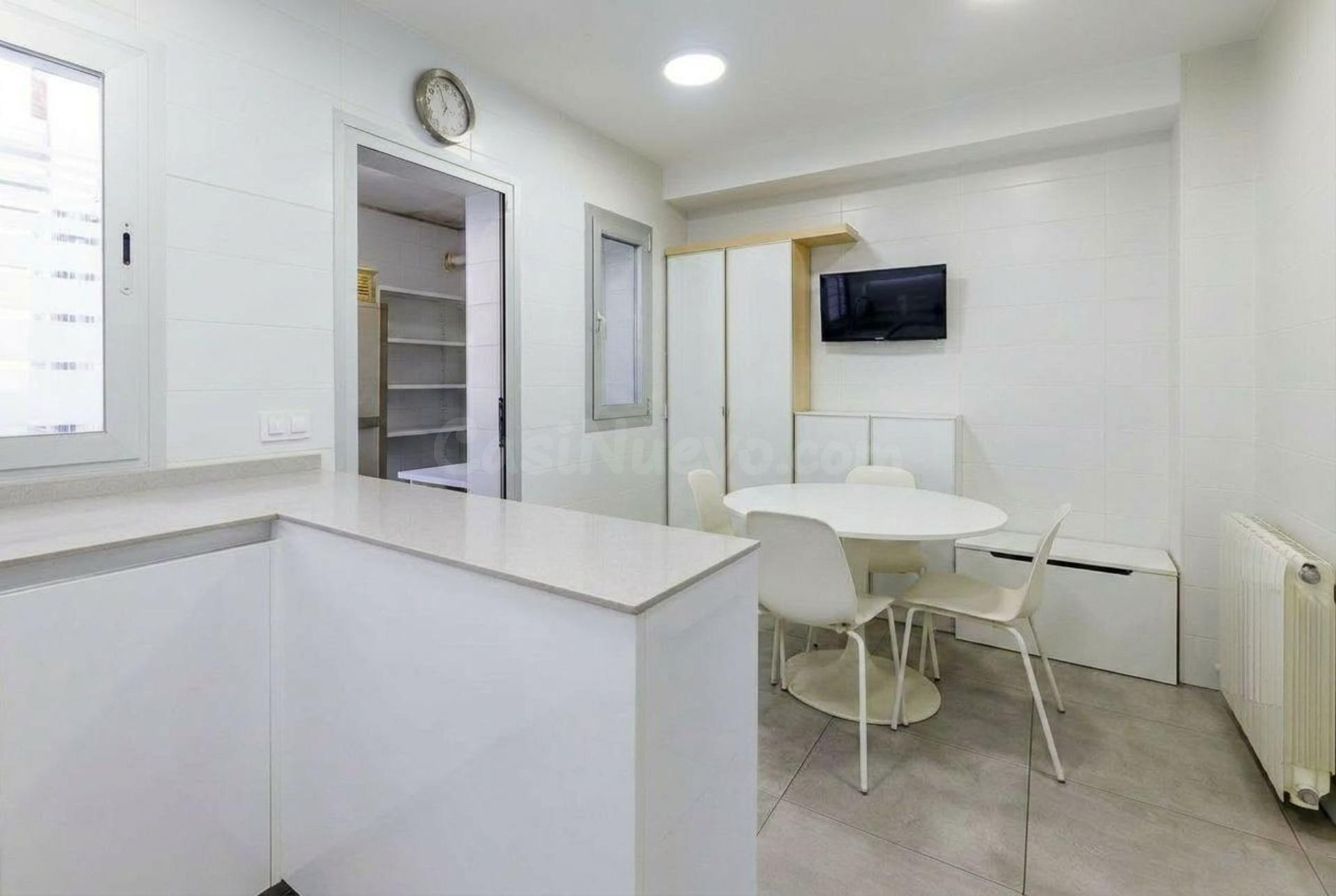 ADOSADO DE 3 habitaciones Y DIVERSAS TERRAZAS CON 2 PARKINGS - foto 2