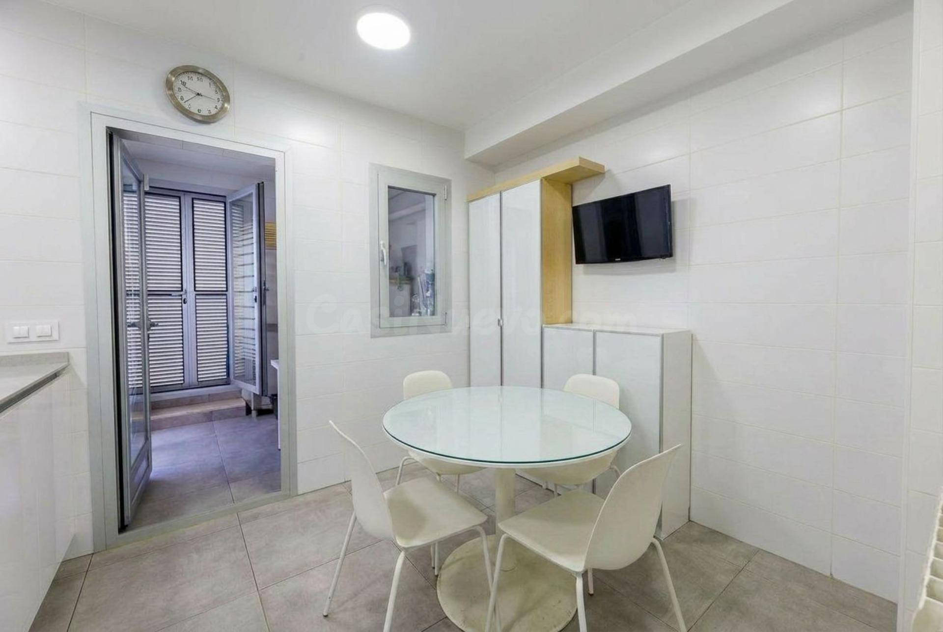 ADOSADO DE 3 habitaciones Y DIVERSAS TERRAZAS CON 2 PARKINGS - foto 3