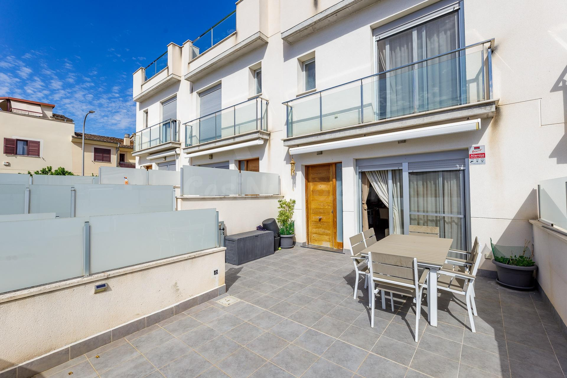 ADOSADO DE 3 habitaciones Y DIVERSAS TERRAZAS CON 2 PARKINGS - foto 4