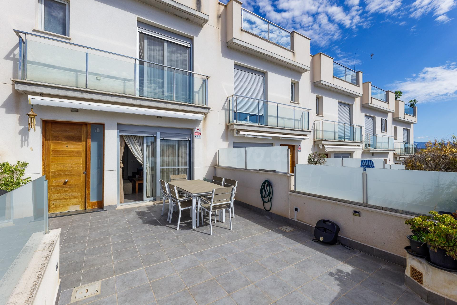 ADOSADO DE 3 habitaciones Y DIVERSAS TERRAZAS CON 2 PARKINGS - foto 5