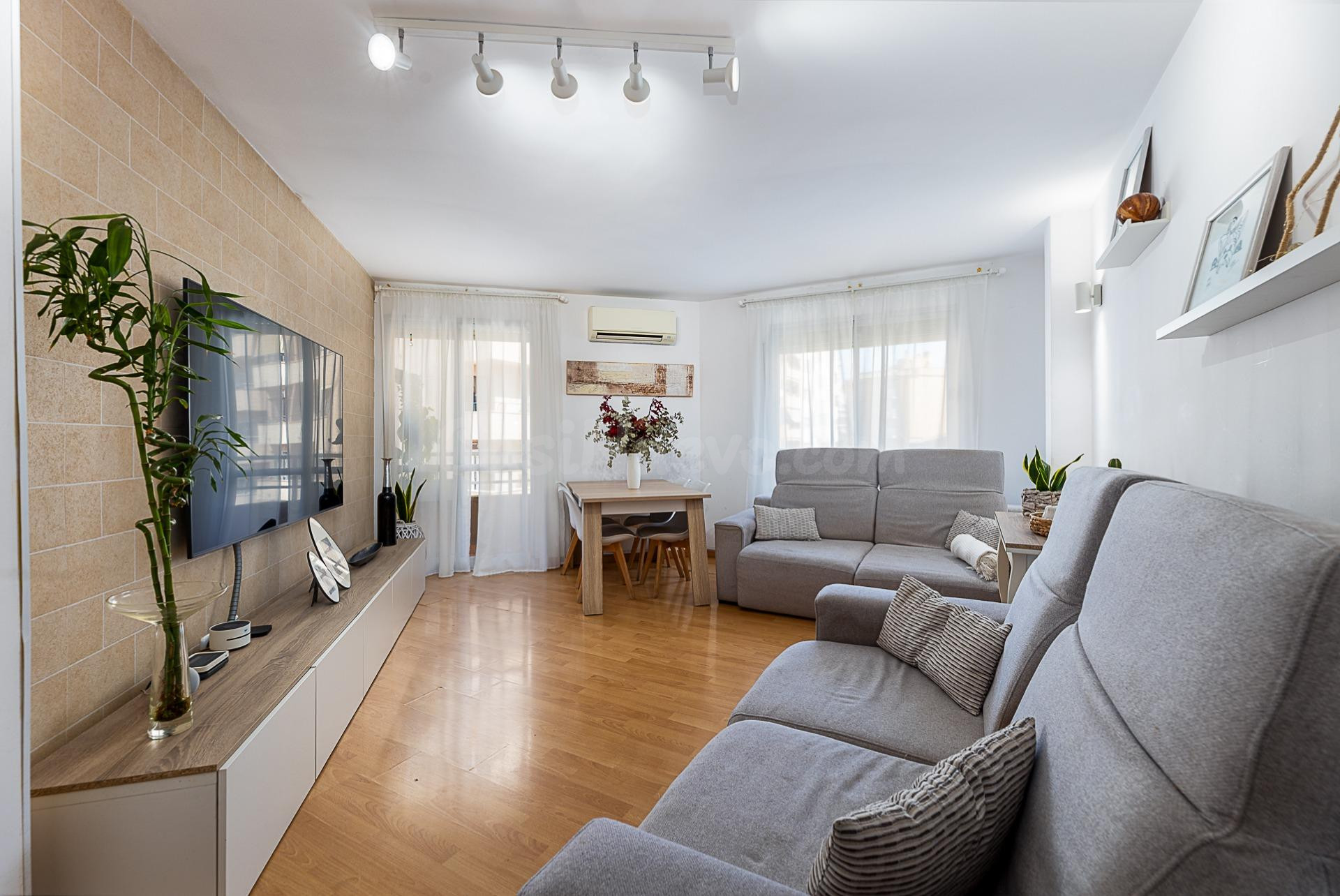 PISO DE 3 habitaciones CON BALCÓN DE ESTILO MODERNO EN SANTA