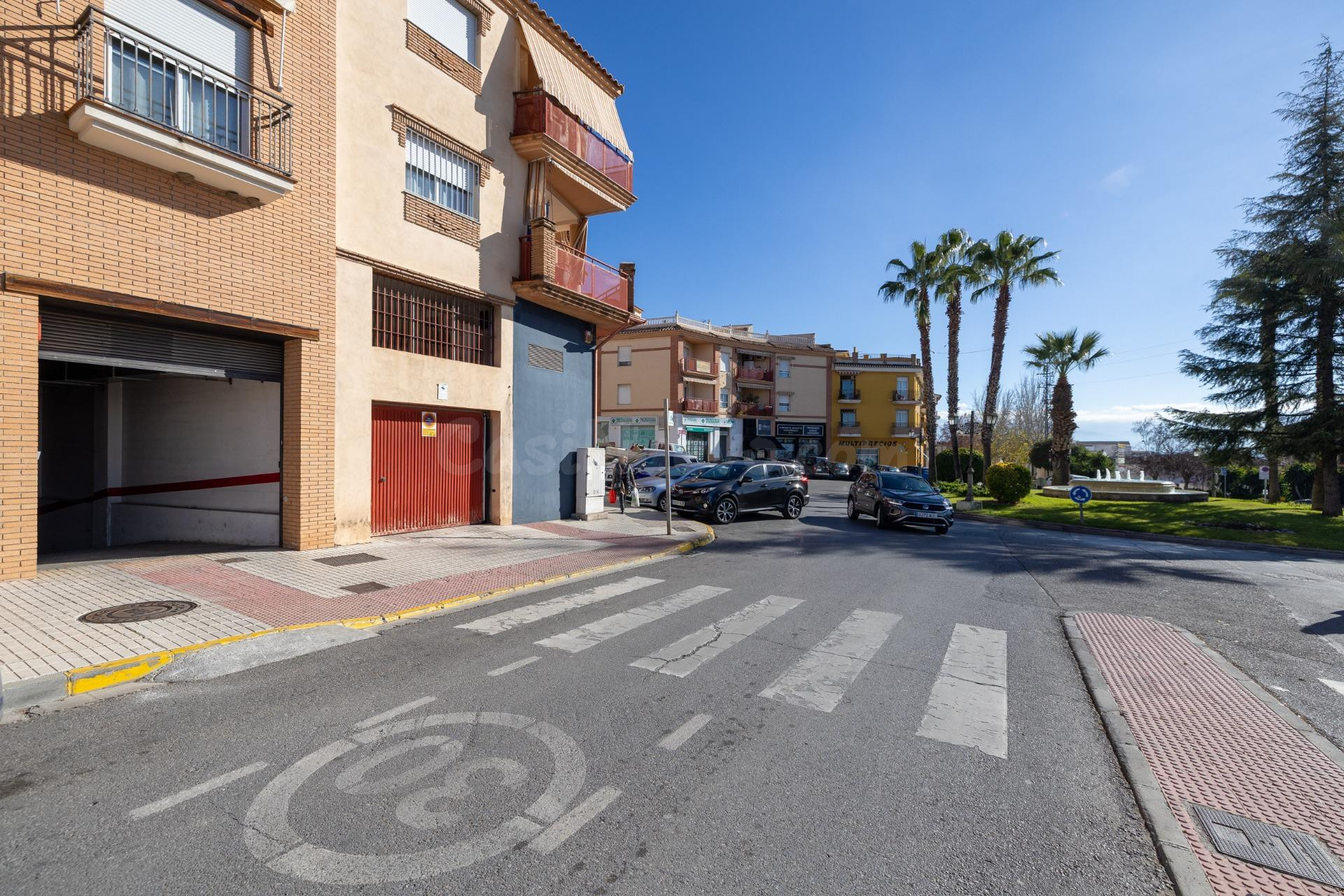 ️ Plaza de garaje amplia + trastero en Peligros - foto 3