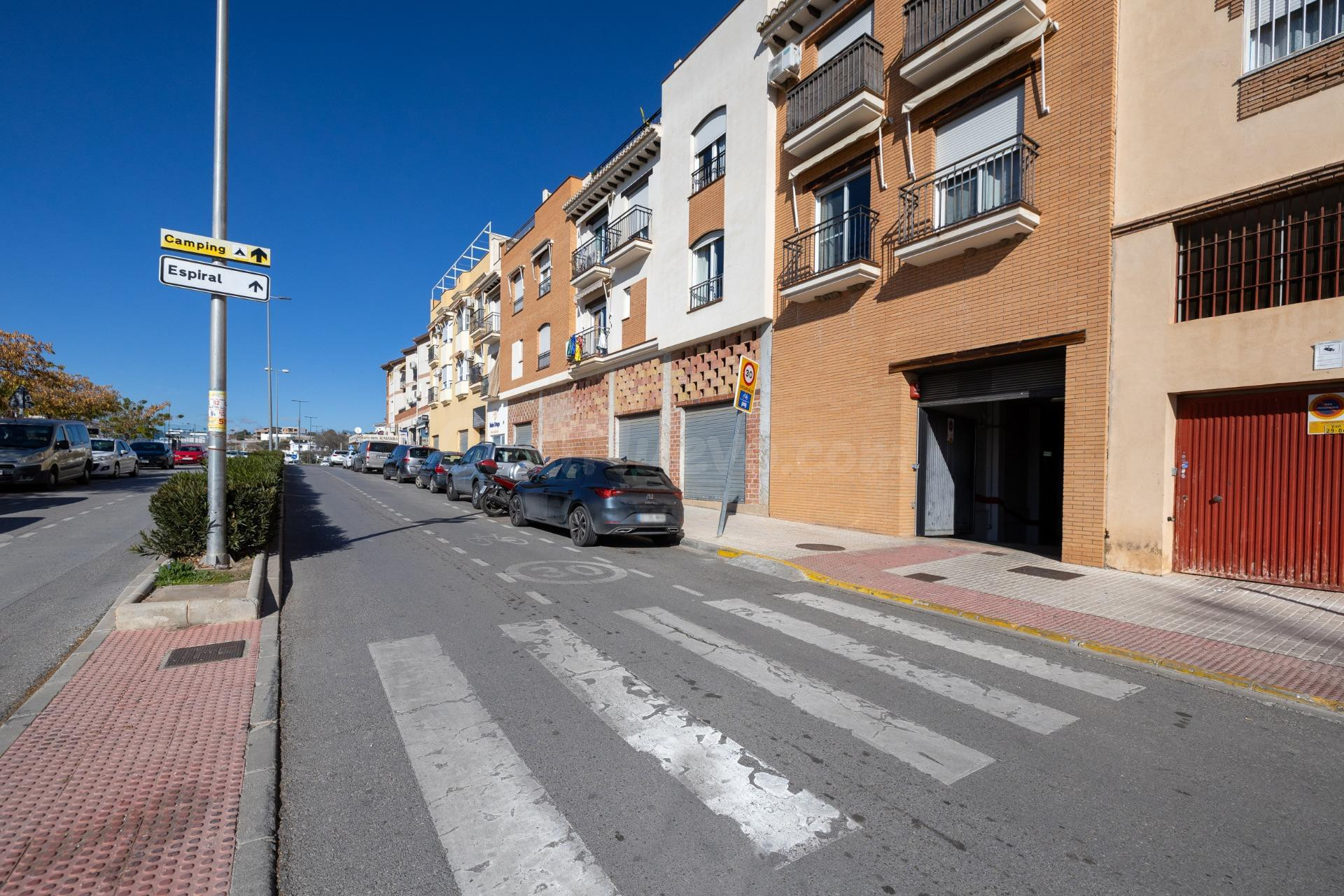 ️ Plaza de garaje amplia + trastero en Peligros - foto 4