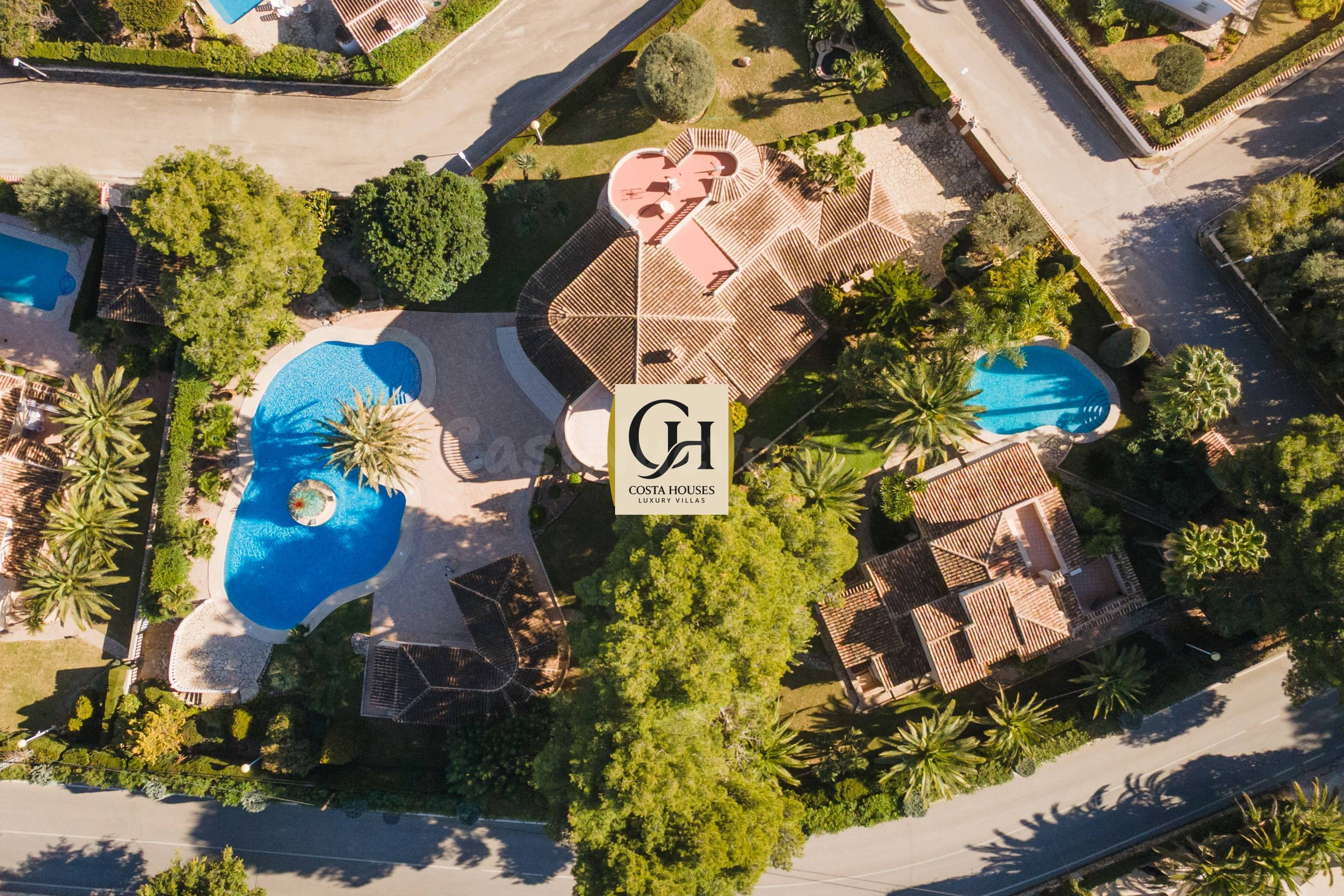 EN VENTA CONJUNTO PRIVADO DE 5 VILLAS DE LUJO CON VISTAS AL 