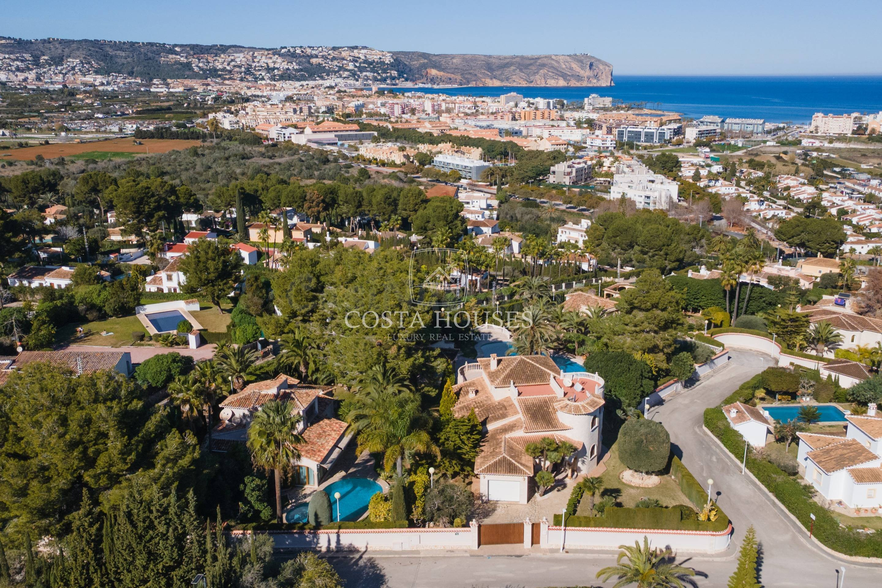 EN VENTA CONJUNTO PRIVADO DE 5 VILLAS DE LUJO CON VISTAS AL  - foto 2