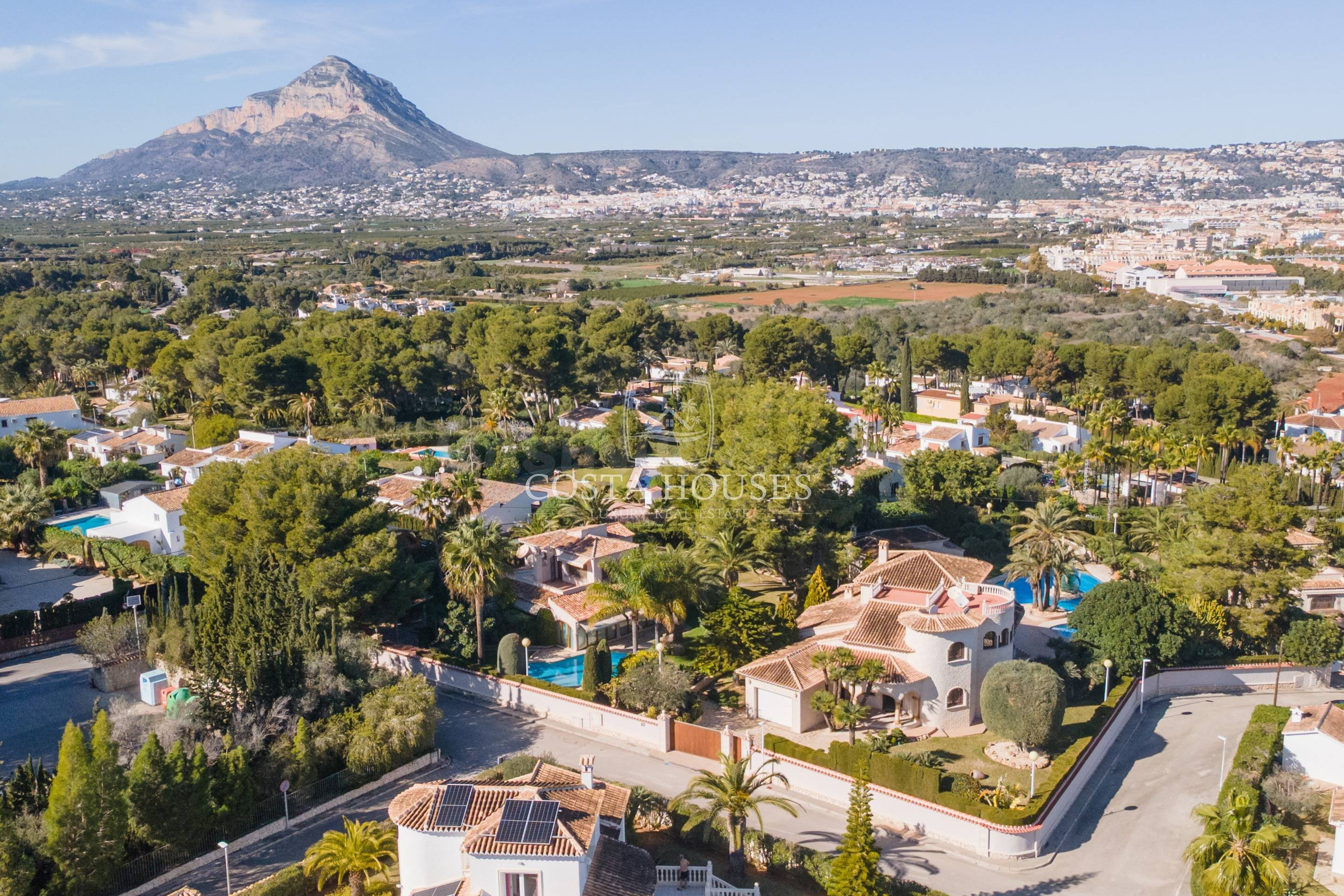 EN VENTA CONJUNTO PRIVADO DE 5 VILLAS DE LUJO CON VISTAS AL  - foto 3
