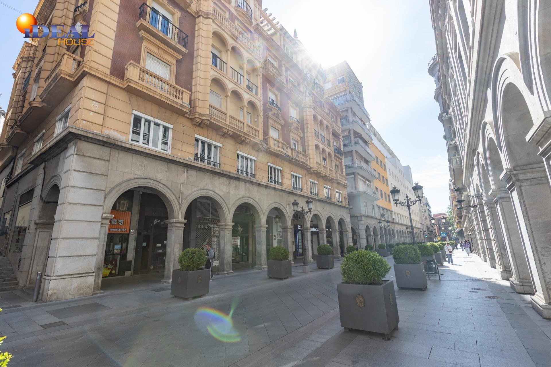EXCLUSIVA VIVIENDA SEÑORIAL EN ANGEL GANIVET, EN PLENO CORAZ