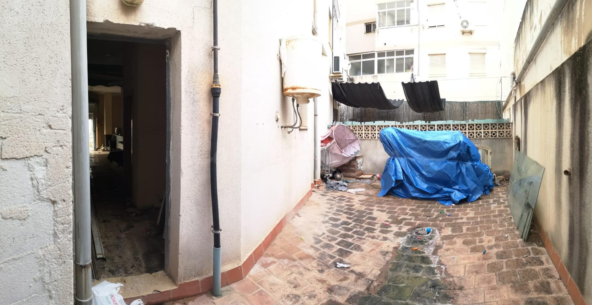 LOCAL COMERCIAL CON TERRAZA A ESTUDIAR SU CONVERSIÓN A VIVIE - foto 3