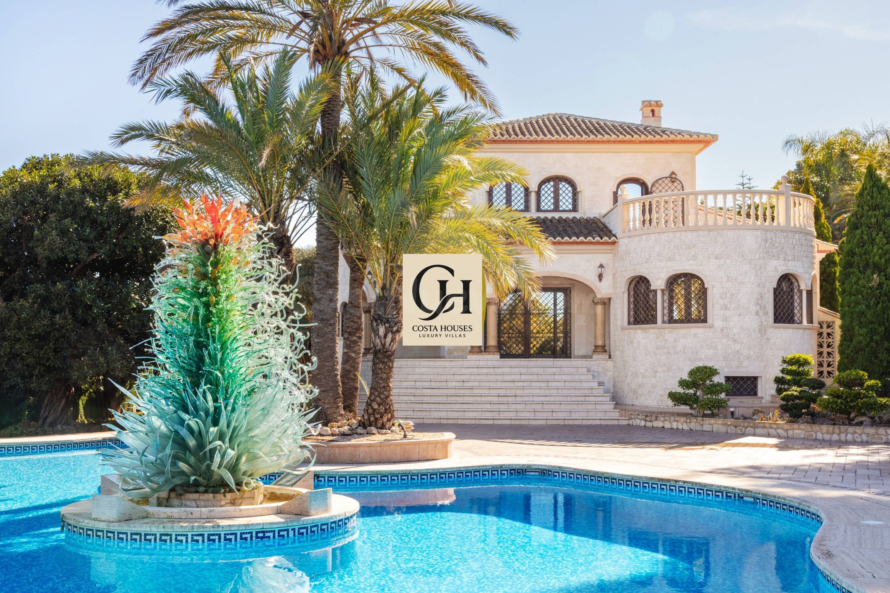 VILLAS EXCLUSIVAS EN JÁVEA CON VISTAS AL MAR Y A 5 MINUTOS D