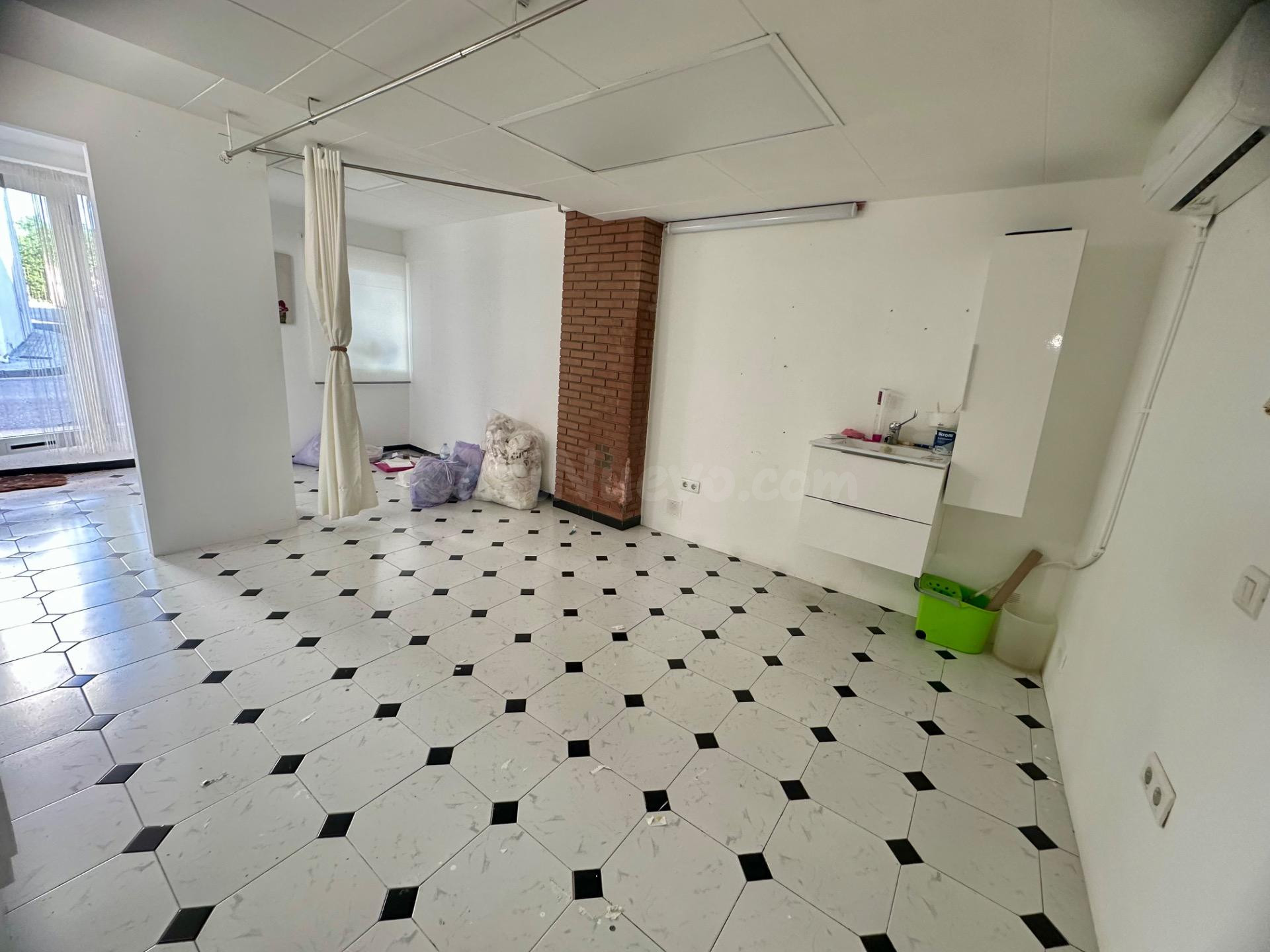 Casa de planta baja y dos pisos en La Galera - foto 3