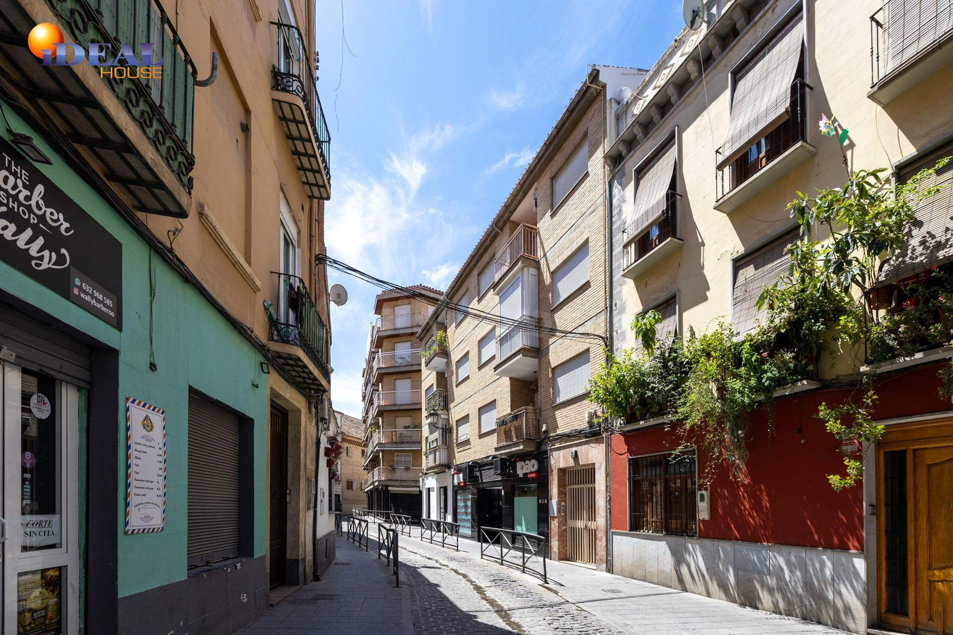 Ponemos a la venta este amplio piso de 4 dormitorios, baño y