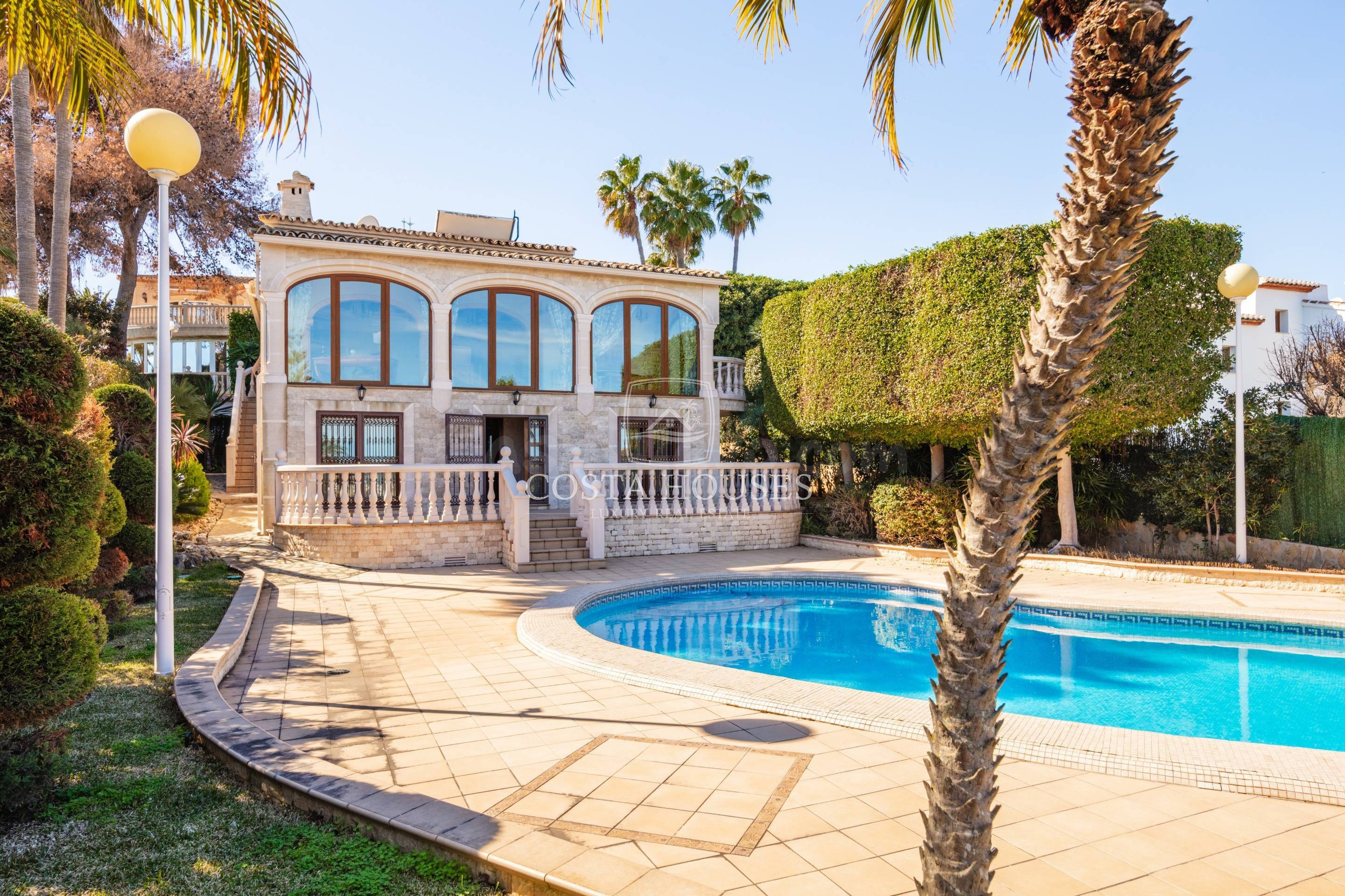 VILLA EXCLUSIVA EN JÁVEA: VISTAS AL MAR Y A 5 MINUTOS DE LA  - foto 4